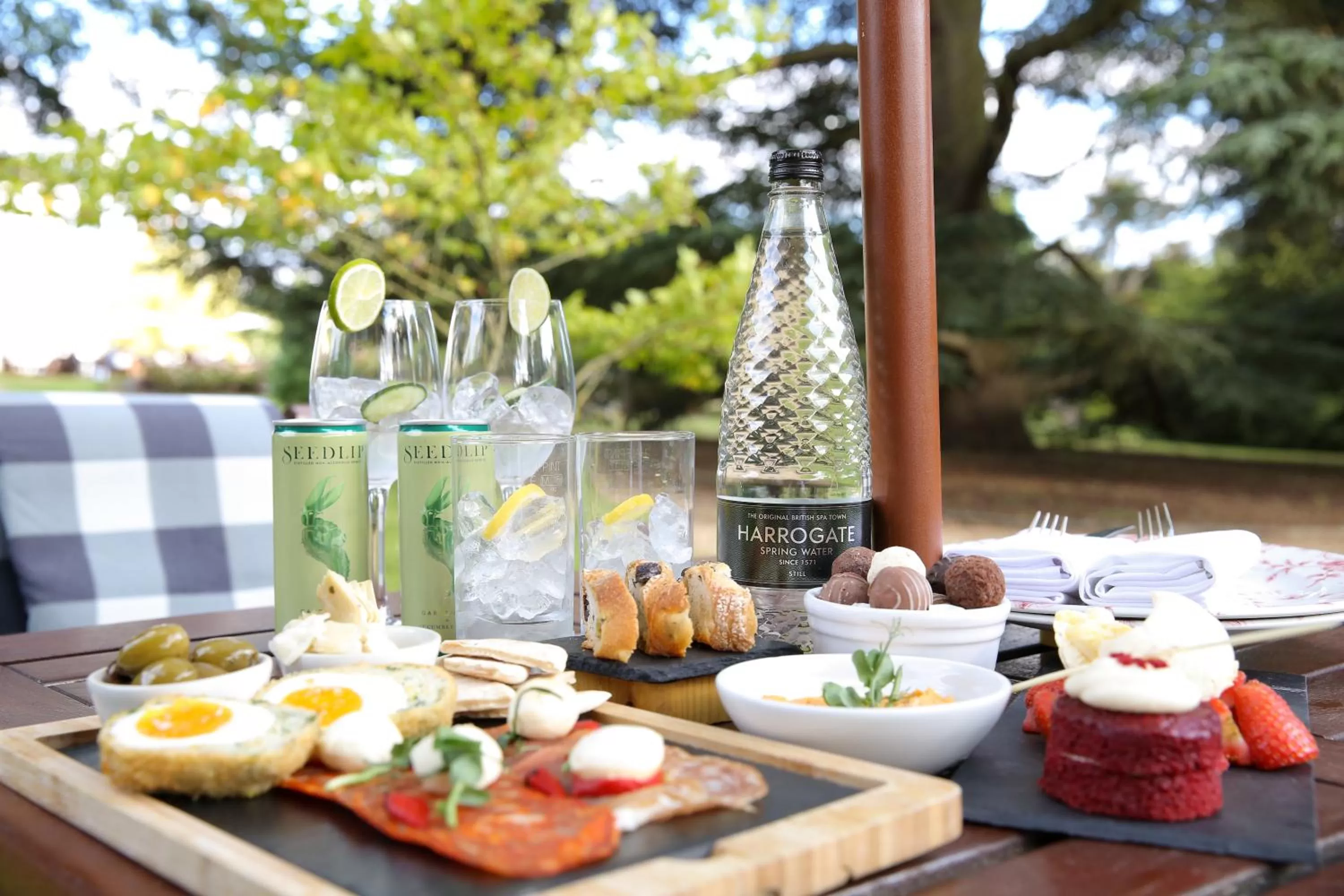 Restaurant/places to eat in West Lodge Park