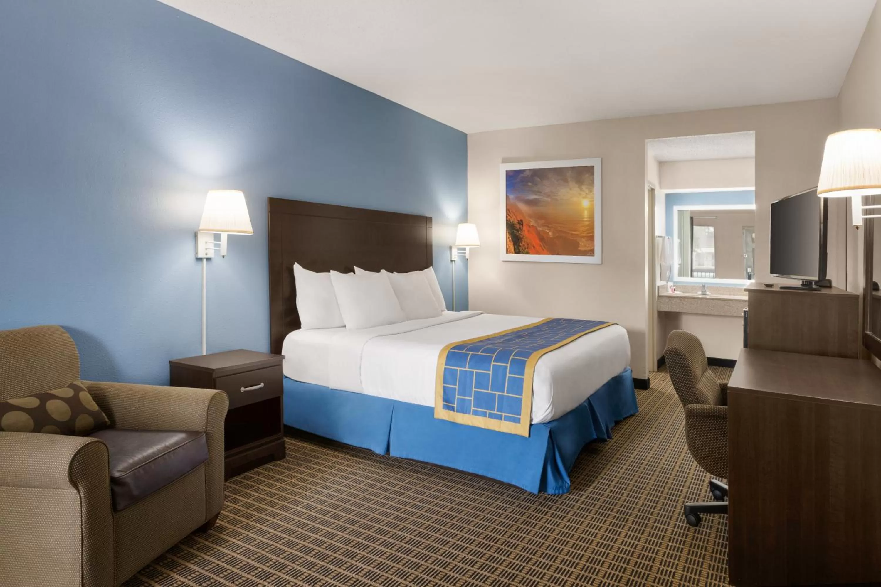 Bed in Days Inn & Suites by Wyndham Savannah Midtown