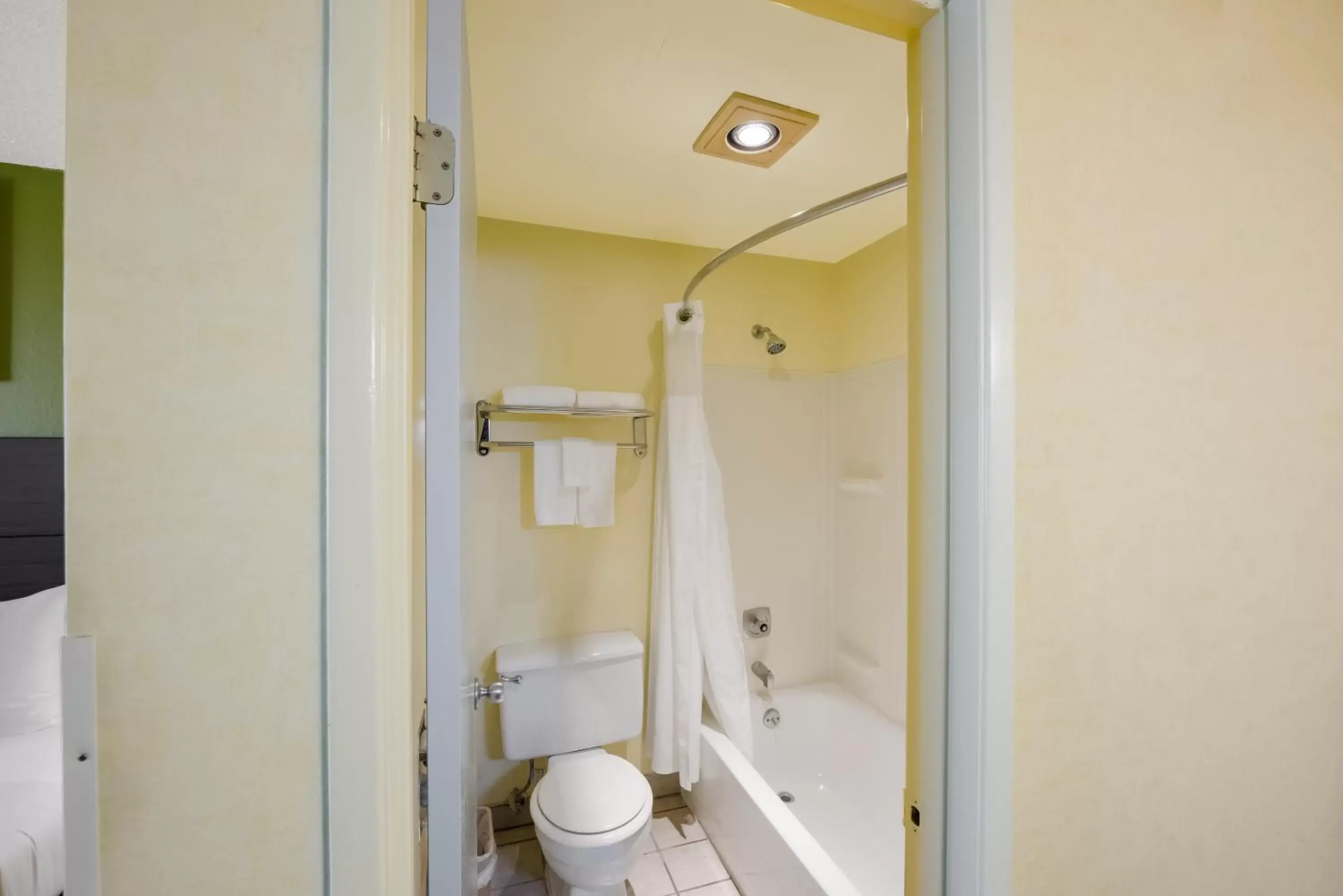 Bathroom in Quality Inn SeaTac Airport-Seattle