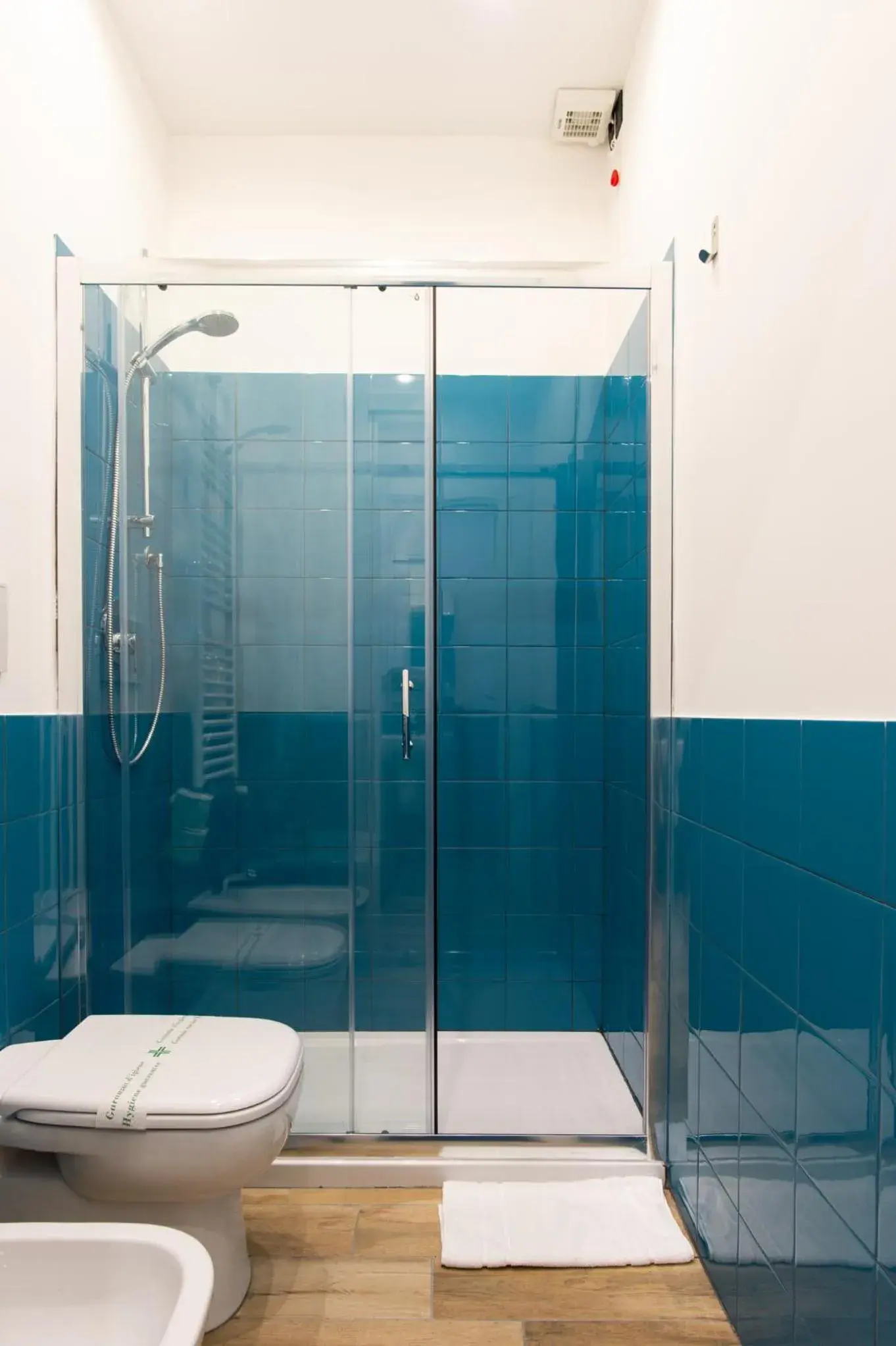 Shower, Bathroom in Aparthotel Porta Nuova