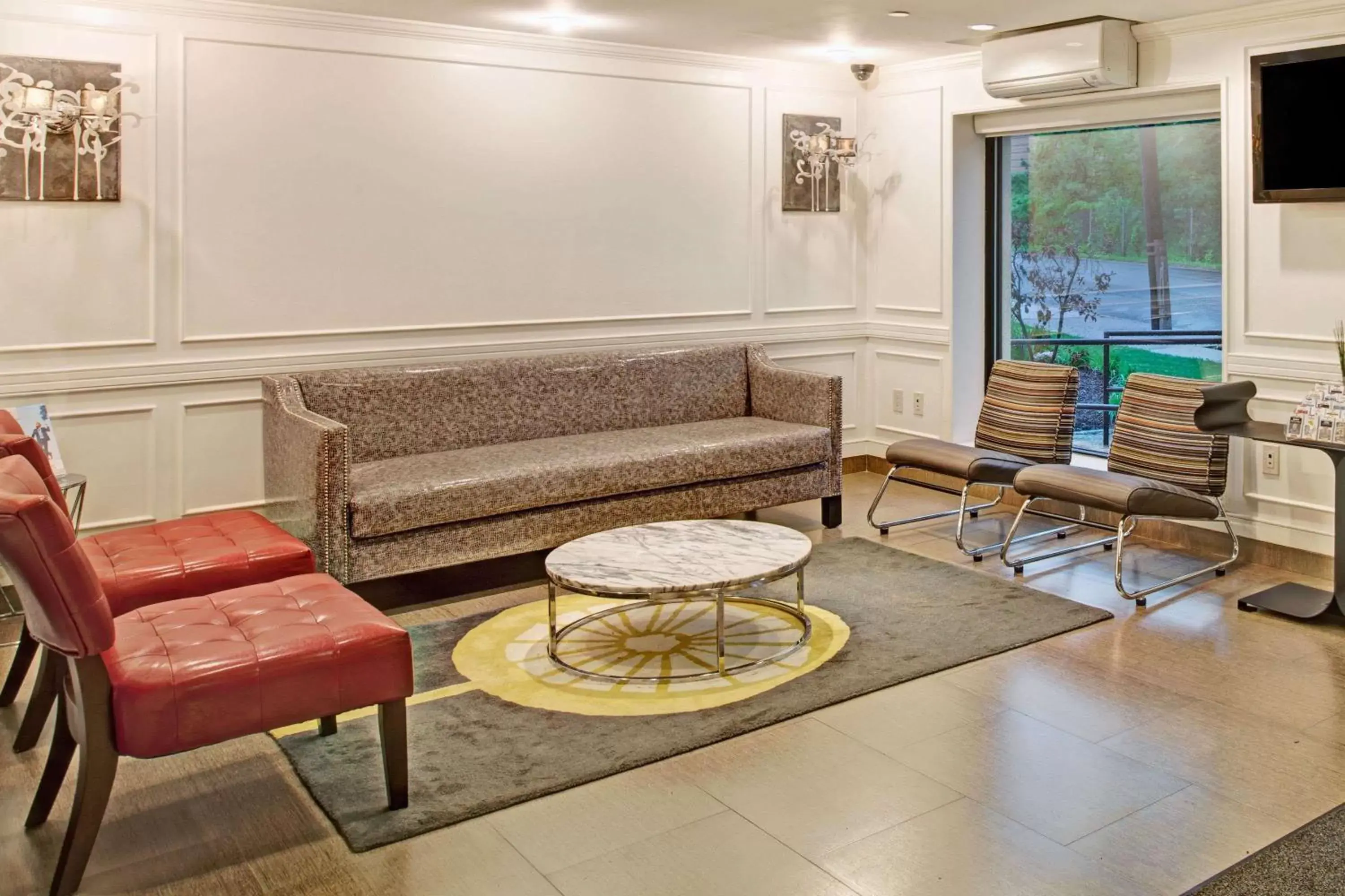 Lobby or reception, Seating Area in Ramada by Wyndham Staten Island