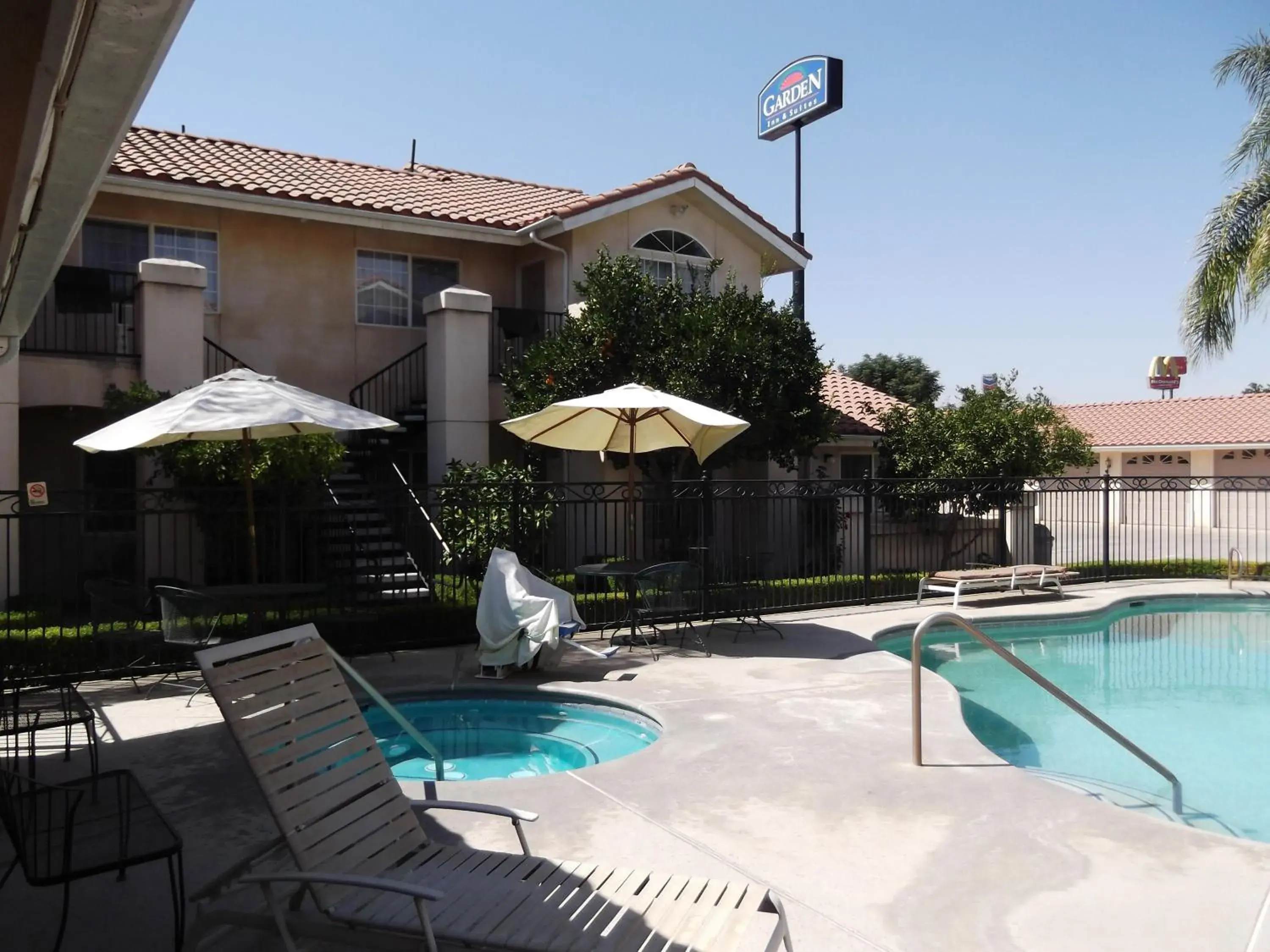 Pool view, Swimming Pool in Garden Inn and Suites Fresno