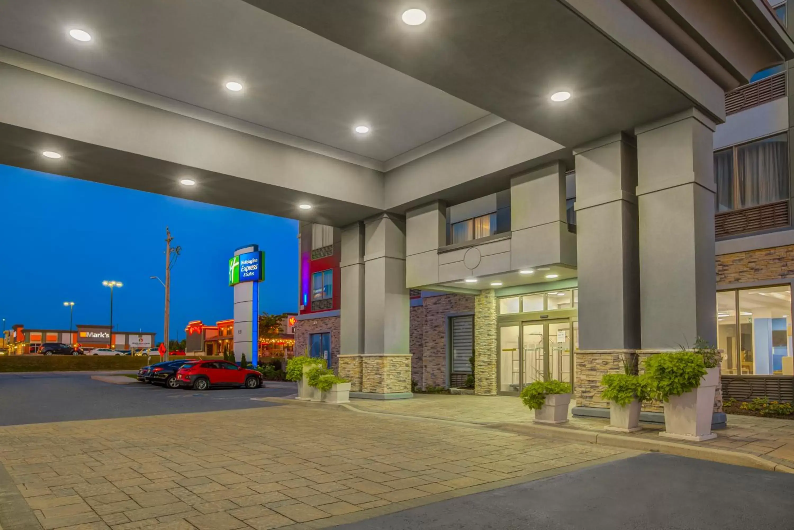 Property building in Holiday Inn Express Hotel & Suites - Woodstock, an IHG Hotel