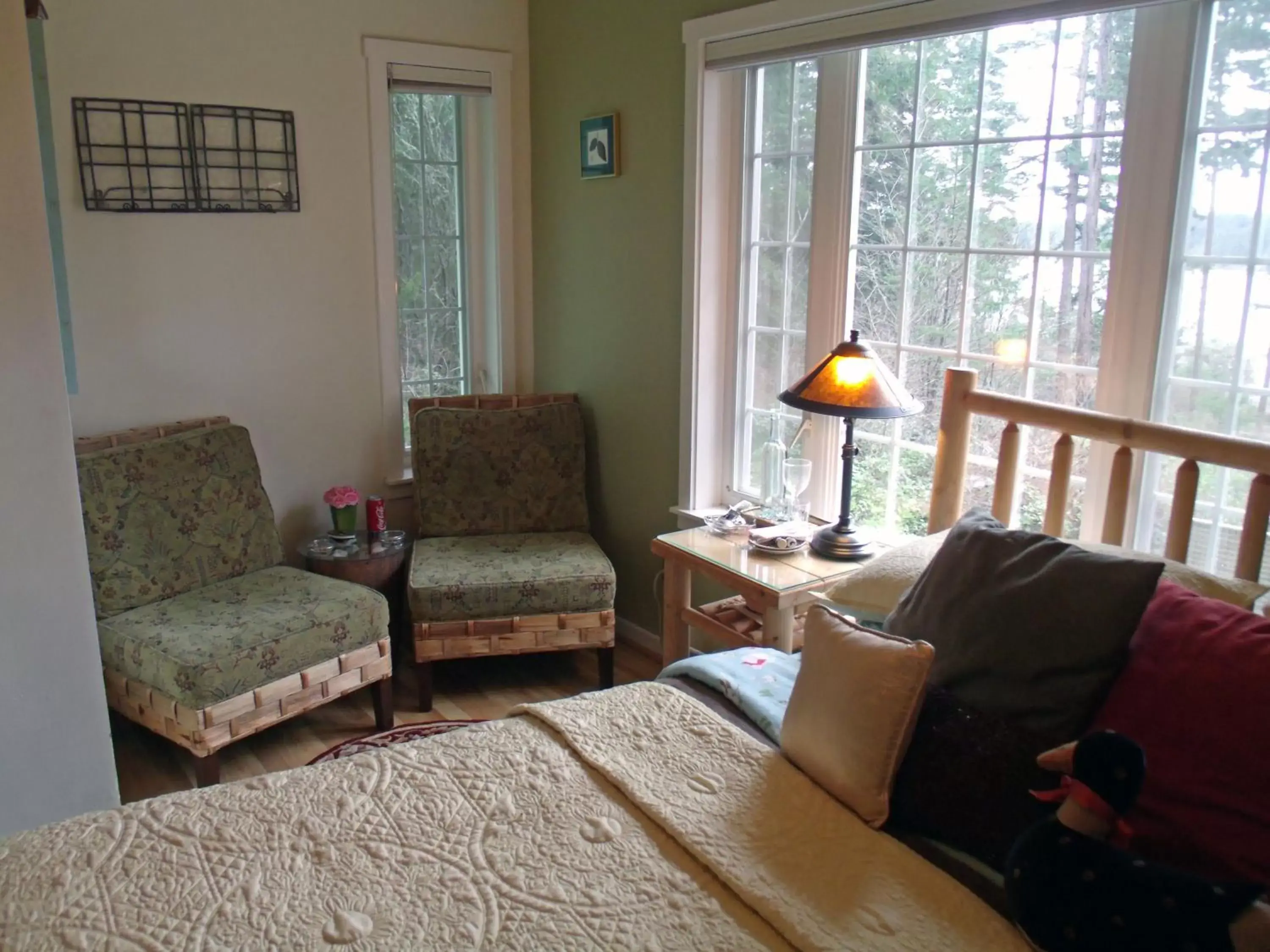 Queen Room in Inn to the Woods Queen Room in Inn to the Woods