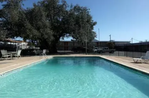 Facade/entrance, Swimming Pool in Americas Best Value Inn Uvalde