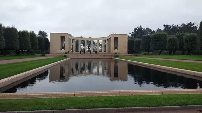 Swimming Pool in Villa Omaha