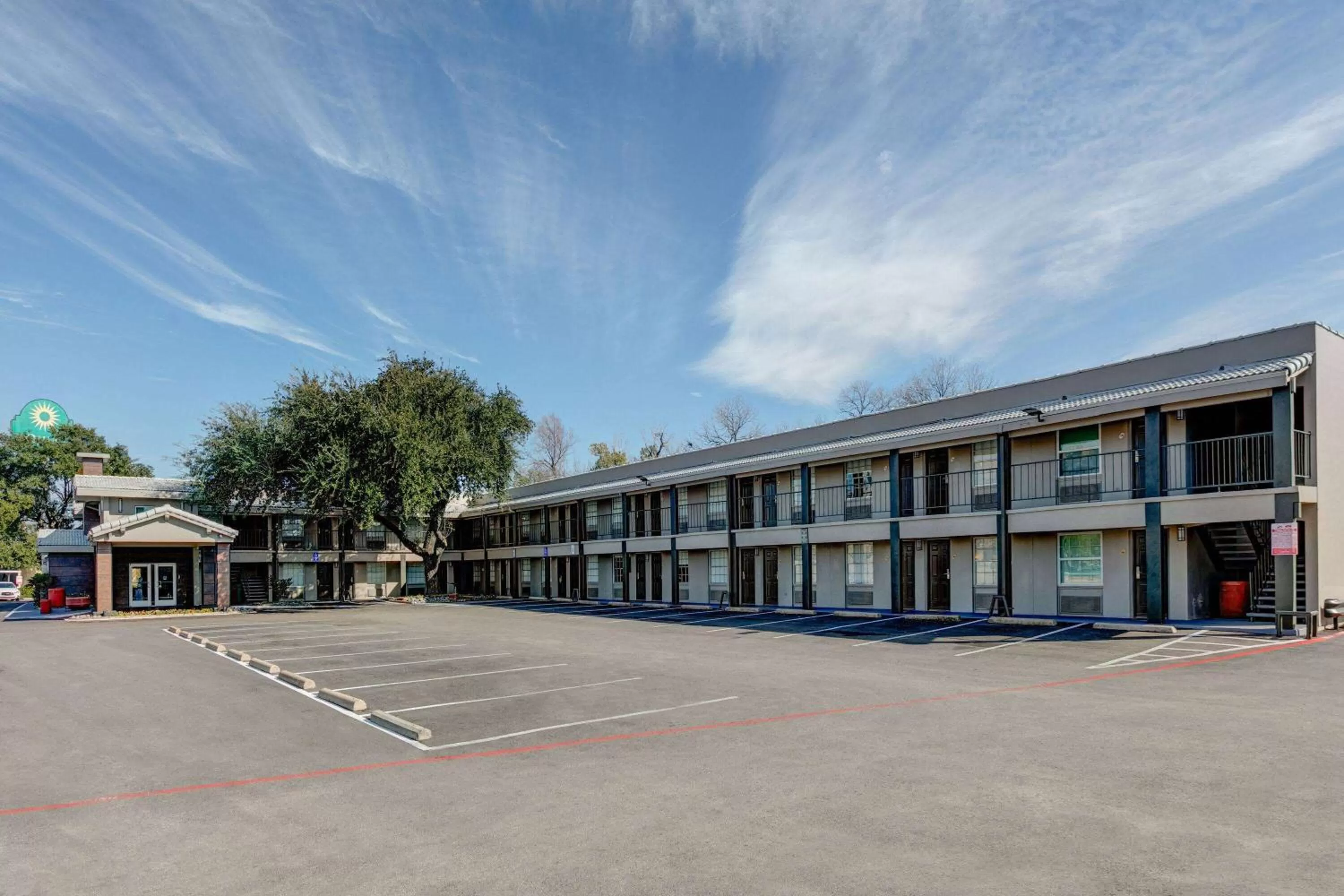 Property building in La Quinta Inn by Wyndham Dallas Uptown