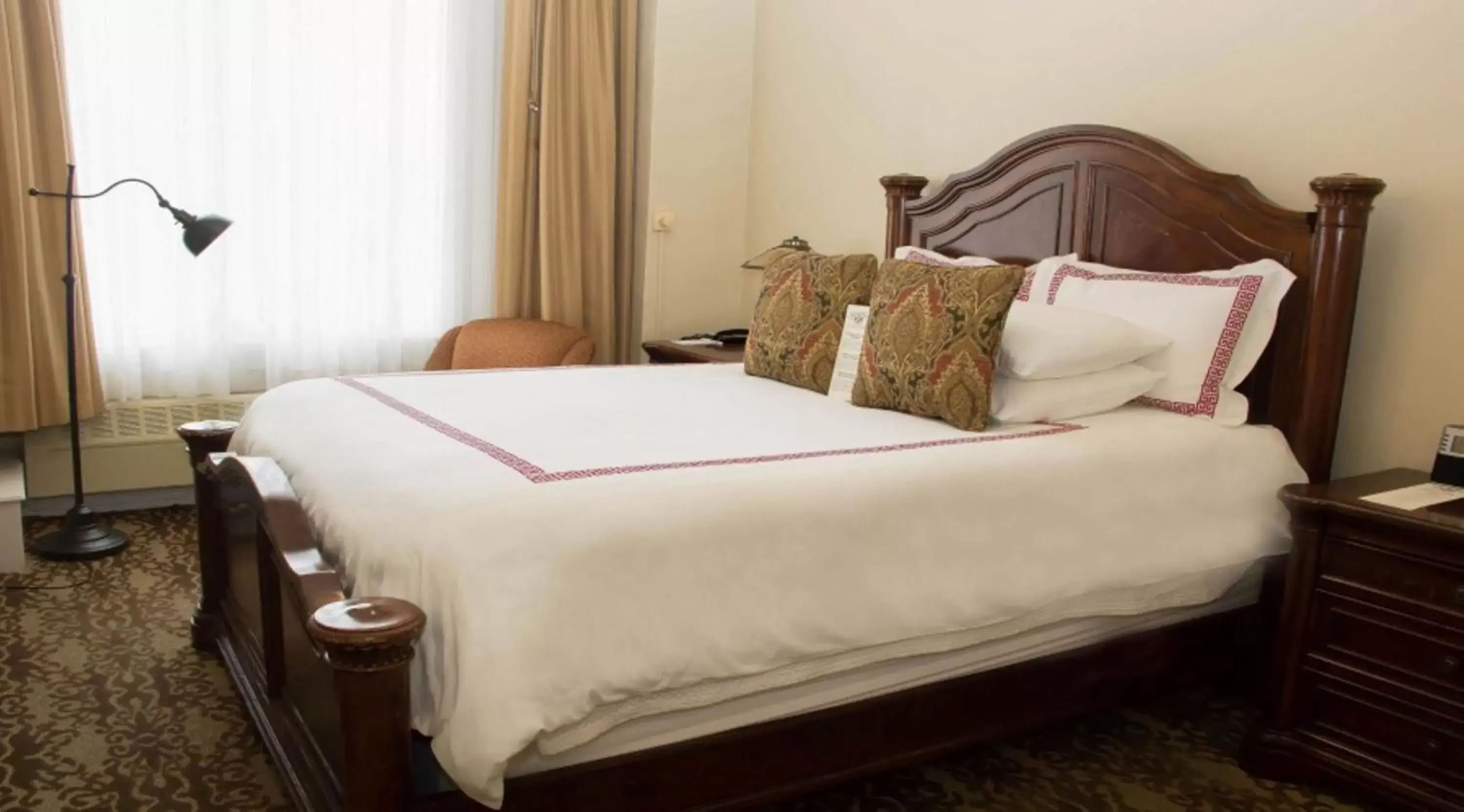 Queen Suite in Chancellor Hotel on Union Square Queen Suite in Chancellor Hotel on Union Square