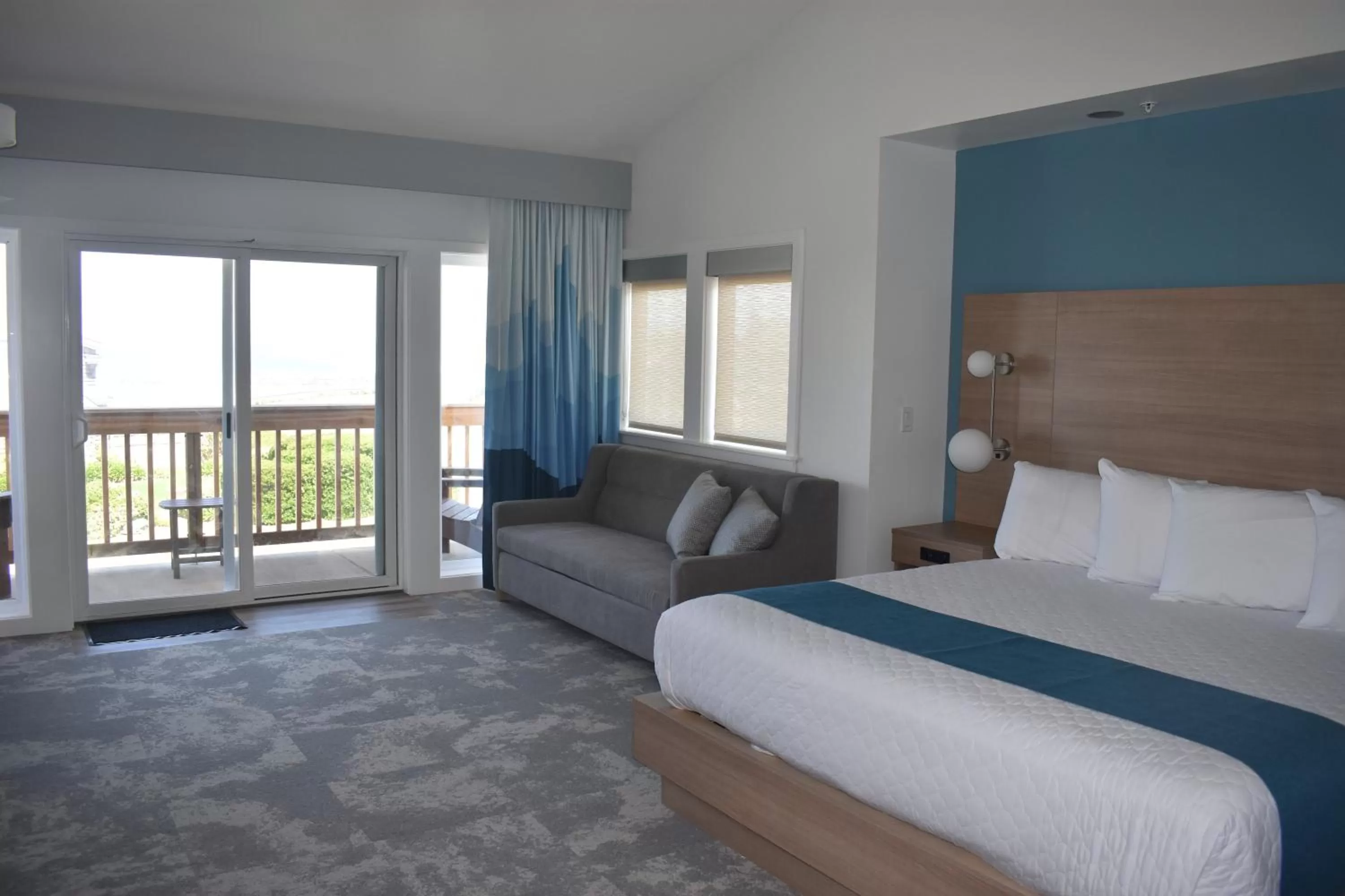 King Suite with Balcony in Table Rock Motel