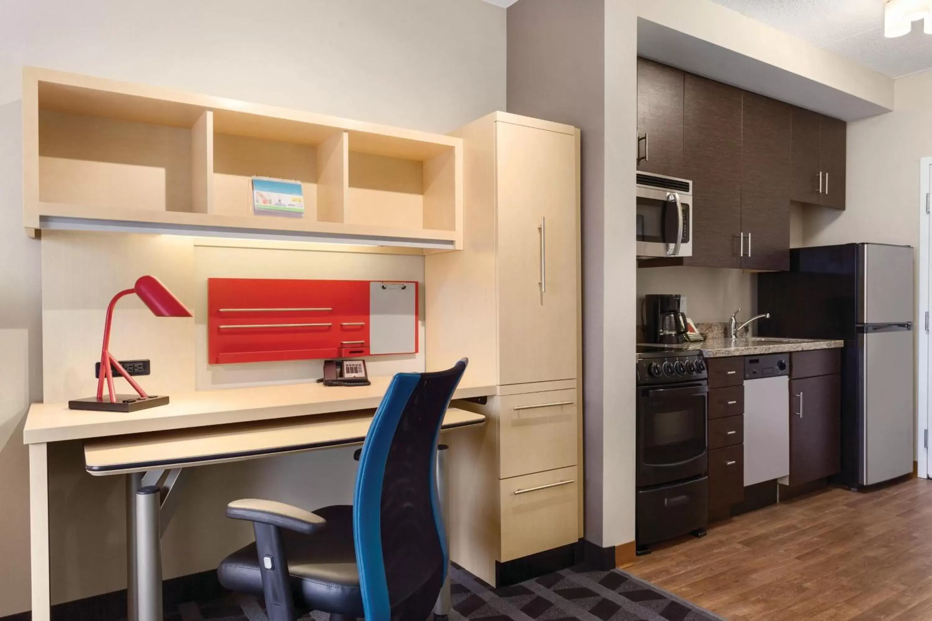 Bedroom, Kitchen/Kitchenette in TownePlace Suites by Marriott Harrisburg West/Mechanicsburg