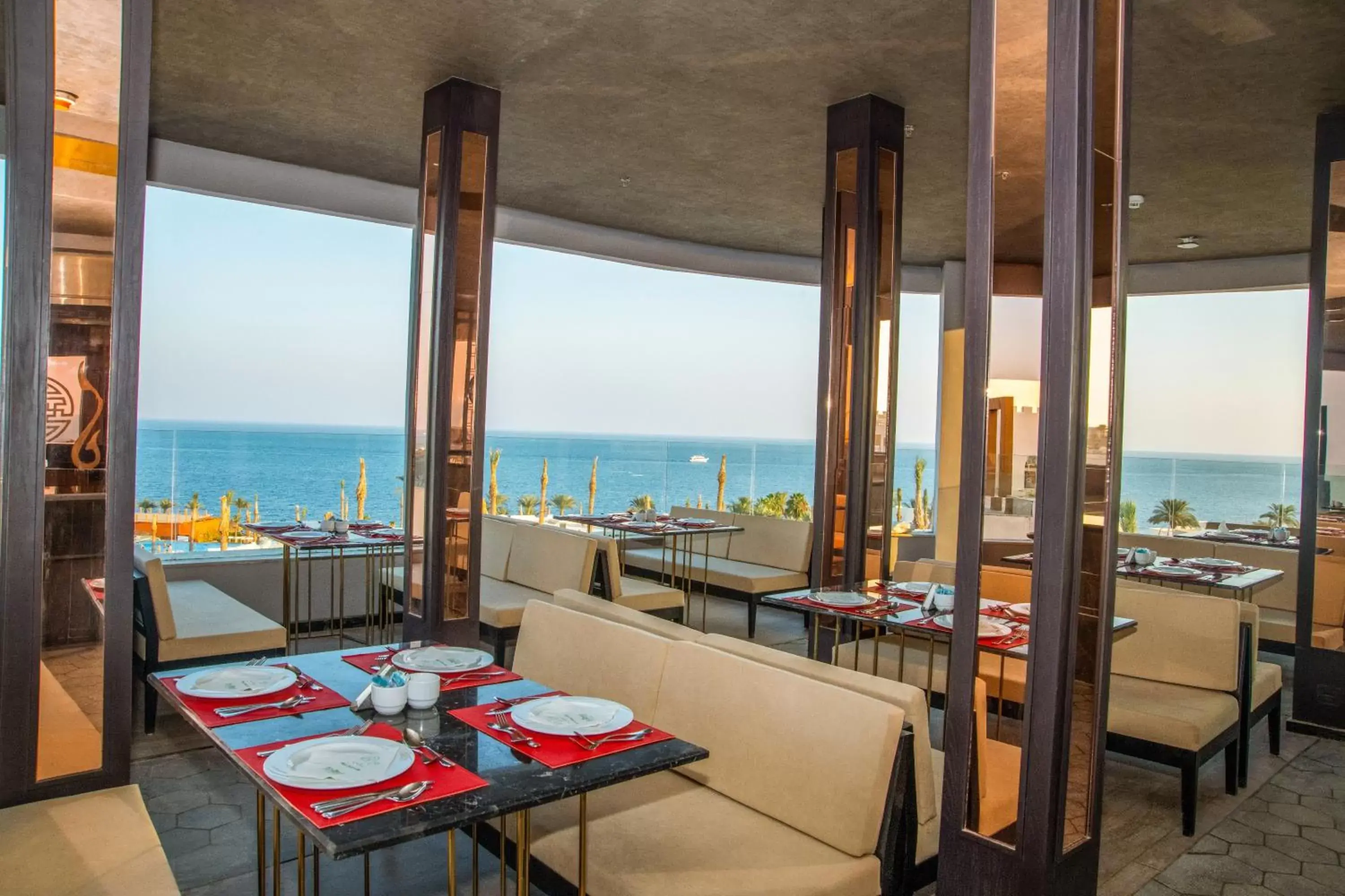 Restaurant/Places to Eat in Sunrise Diamond Beach Resort -Grand Select