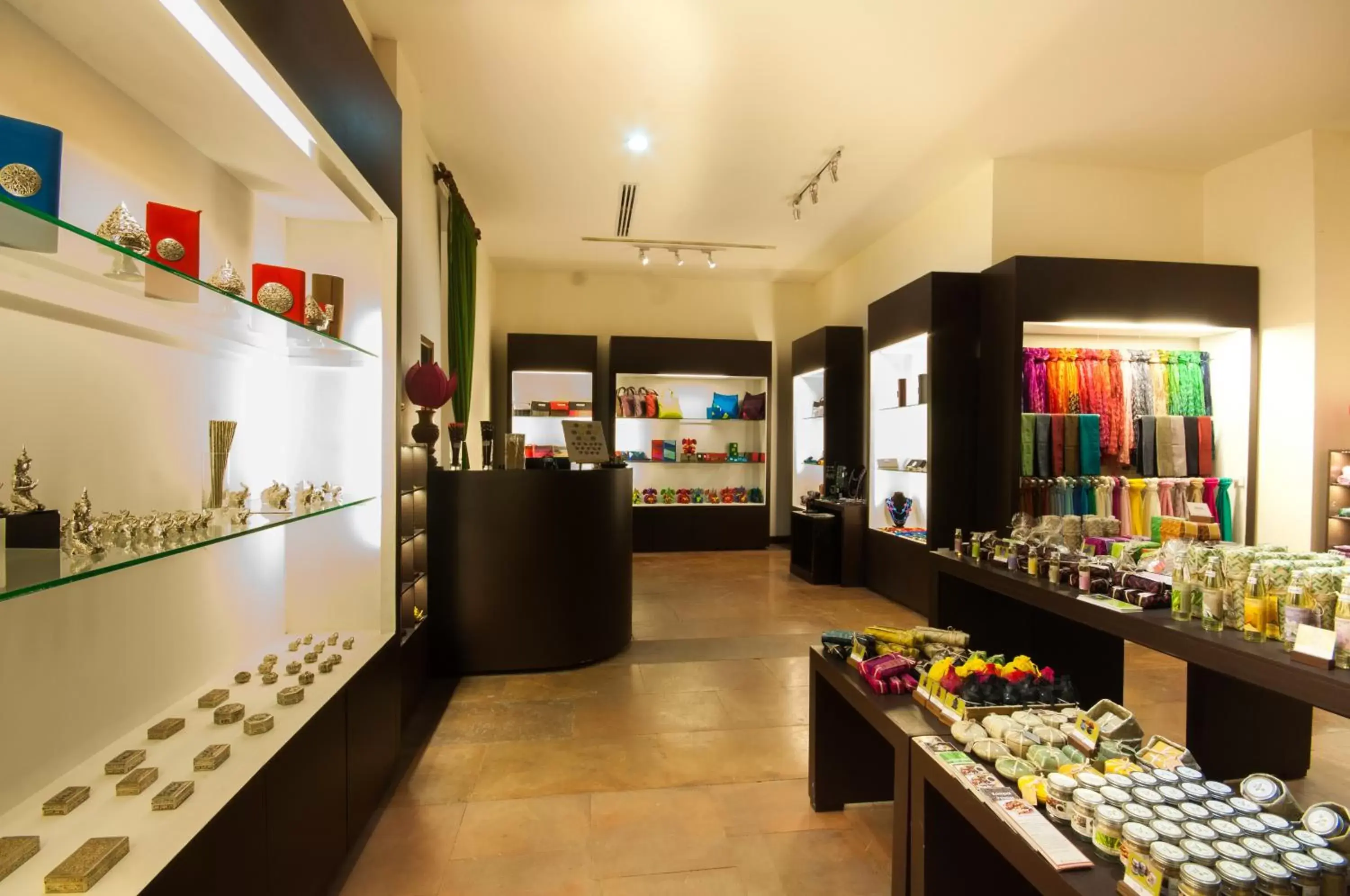 On-site shops in Lotus Blanc Resort