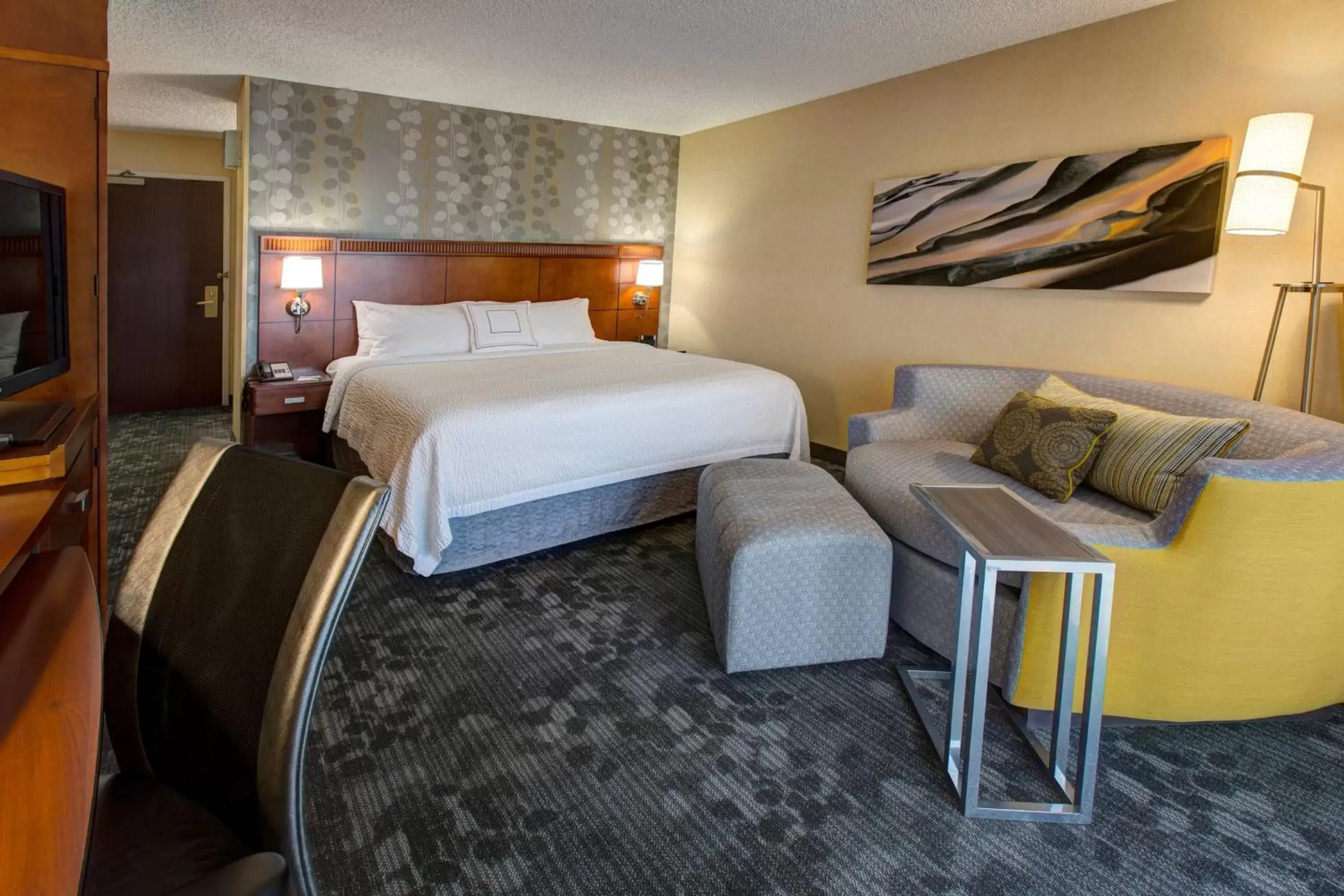 Photo of the whole room, Bed in Courtyard by Marriott Anchorage Airport