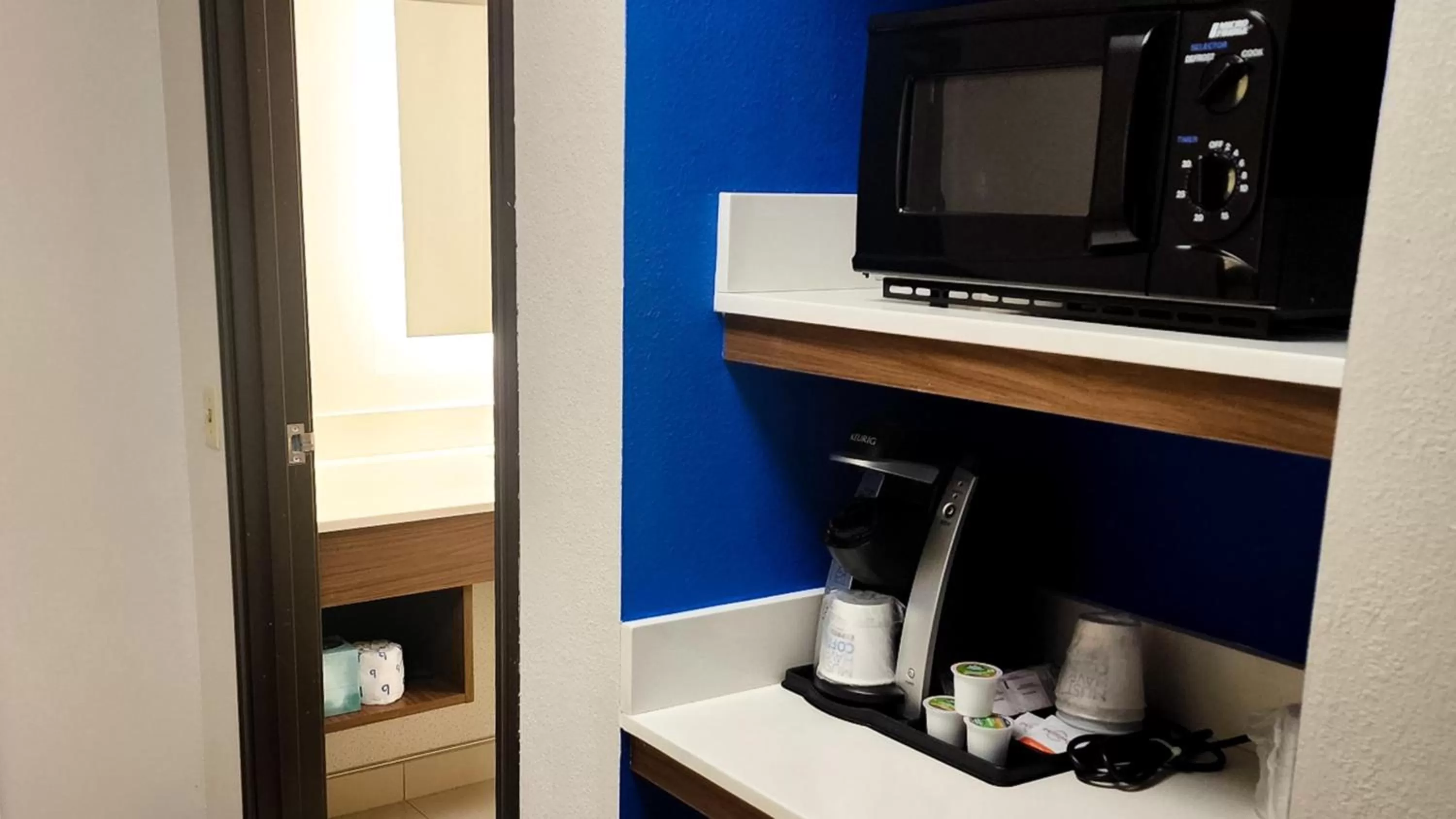 Photo of the whole room in Holiday Inn Express Hotel & Suites Chicago South Lansing by IHG