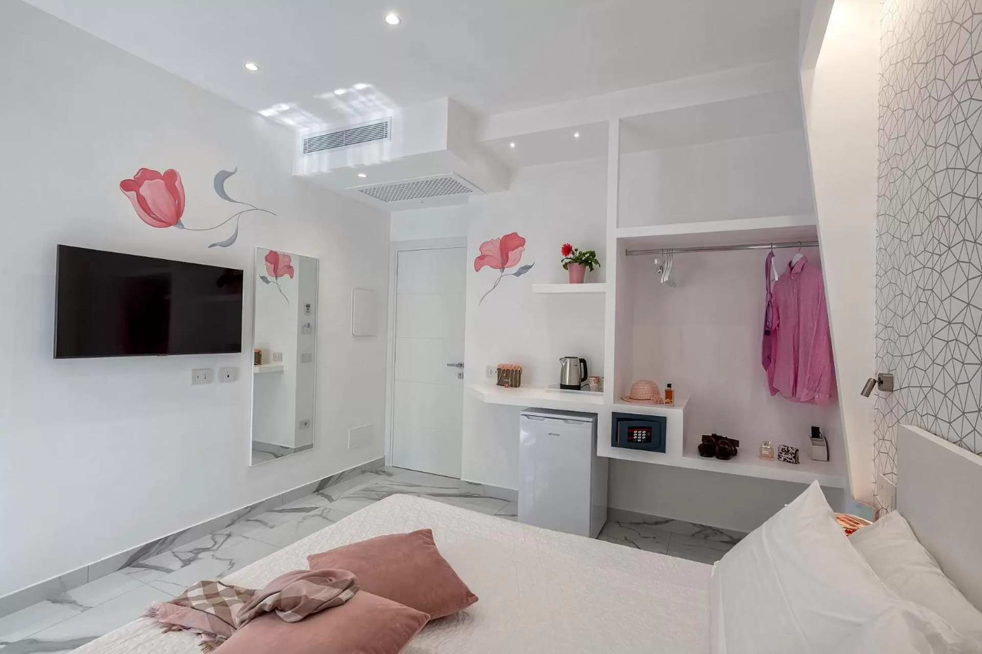 Photo of the whole room, Kitchen/Kitchenette in Maison Marienne - Deluxe B&B