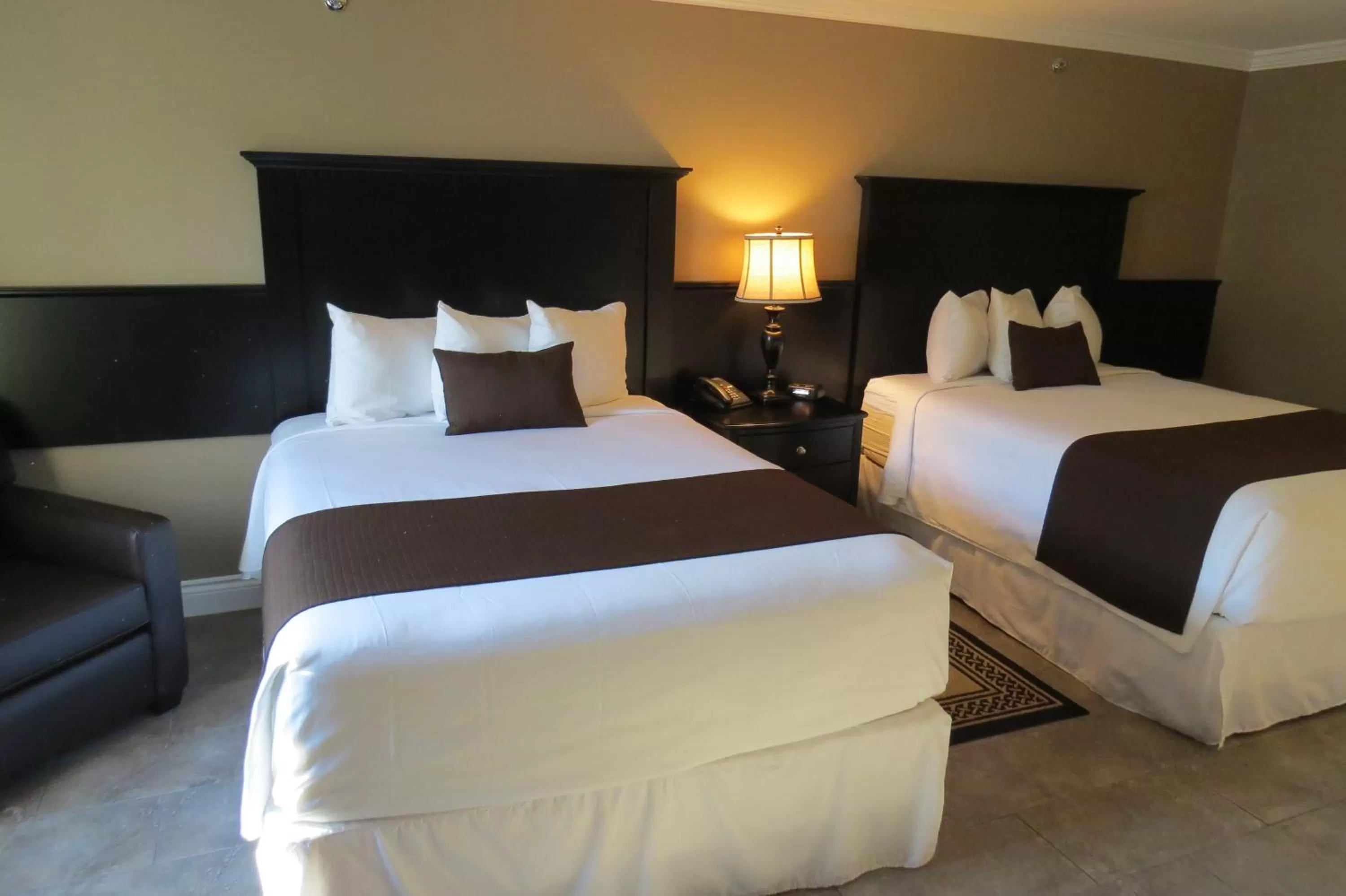 Classic Family Room in Dockside Suites