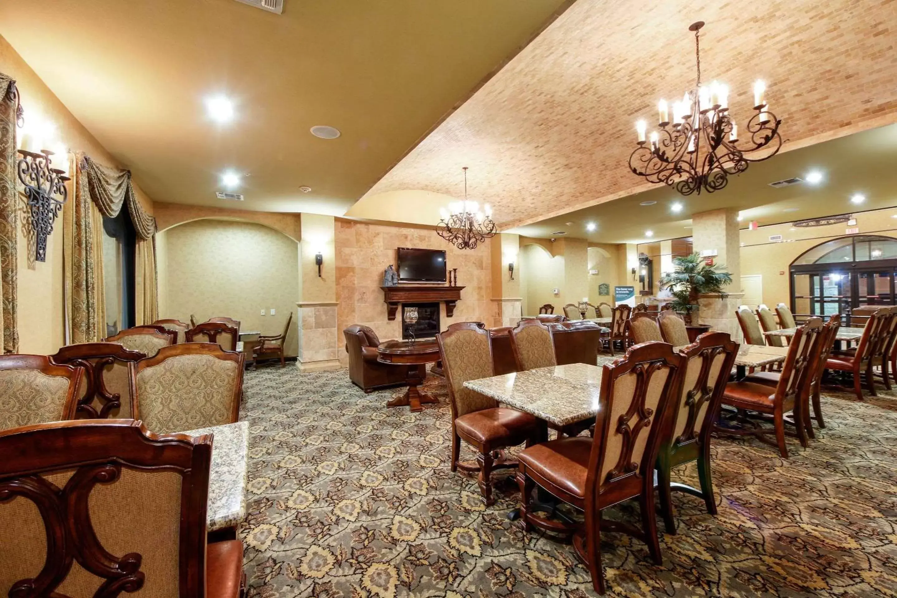 Restaurant/Places to Eat in Comfort Suites Alamo Riverwalk