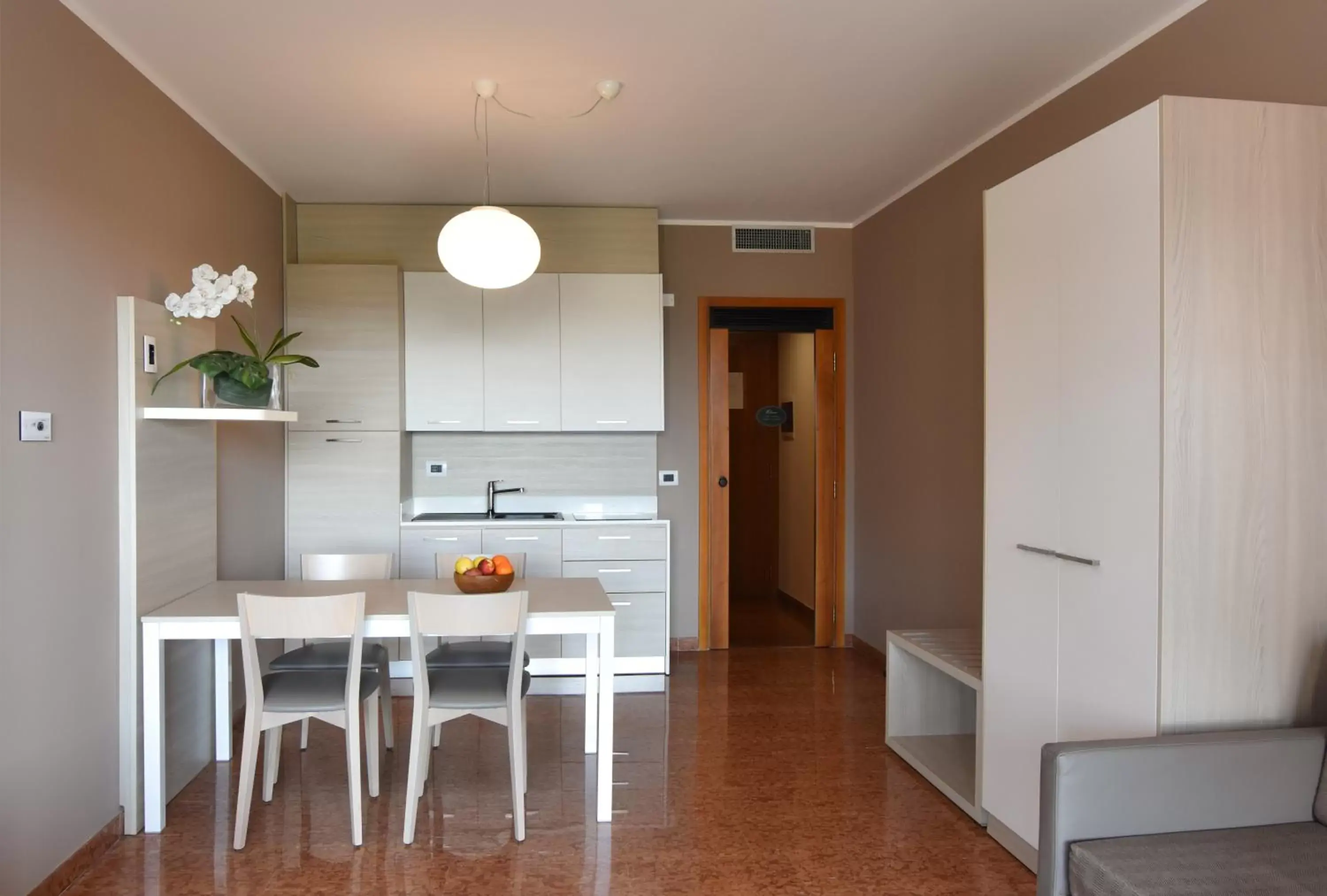 Kitchen or kitchenette, Dining Area in Residence all'Adige