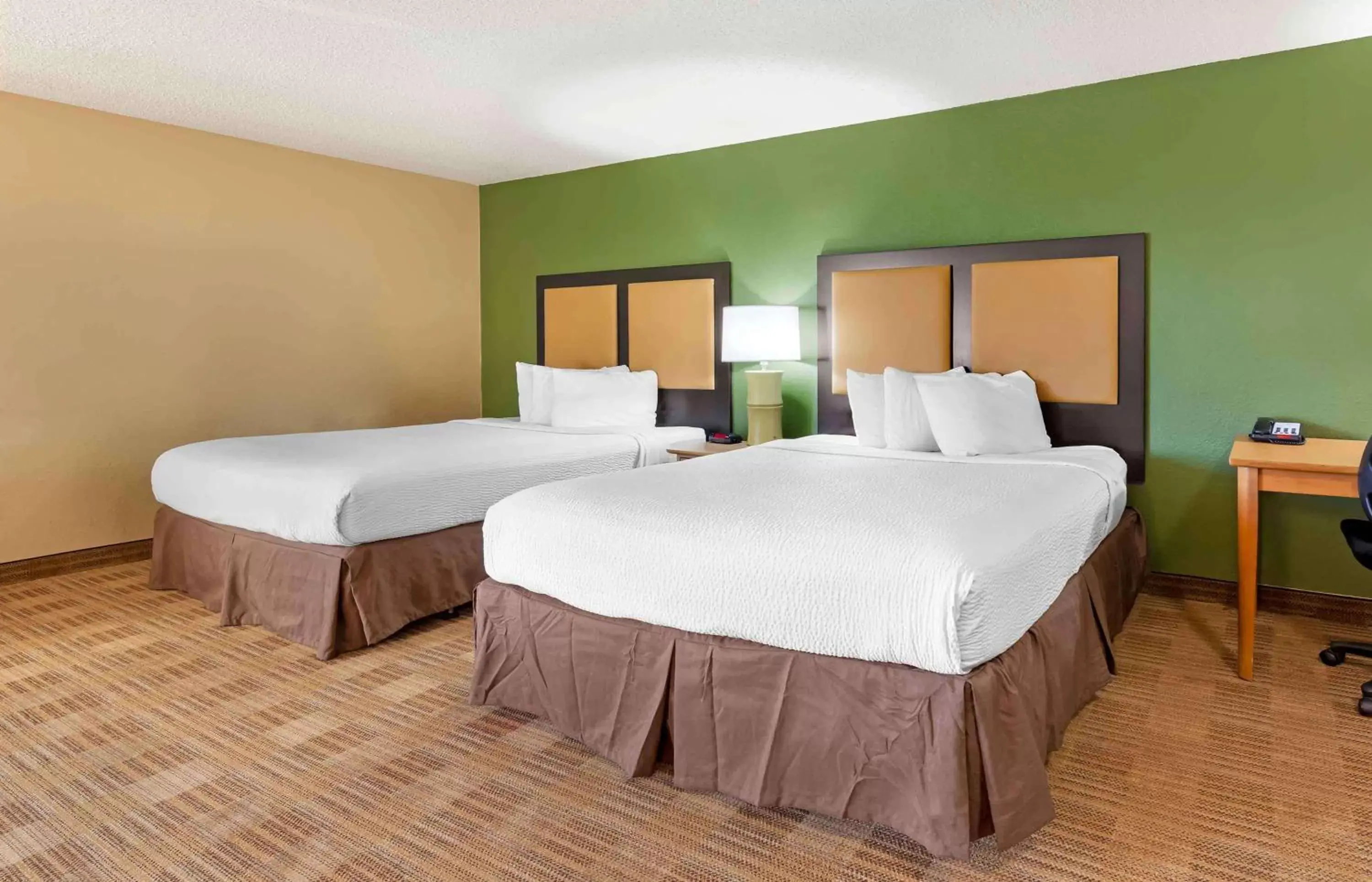 Bedroom, Bed in Extended Stay America Suites - Madison - Old Sauk Rd