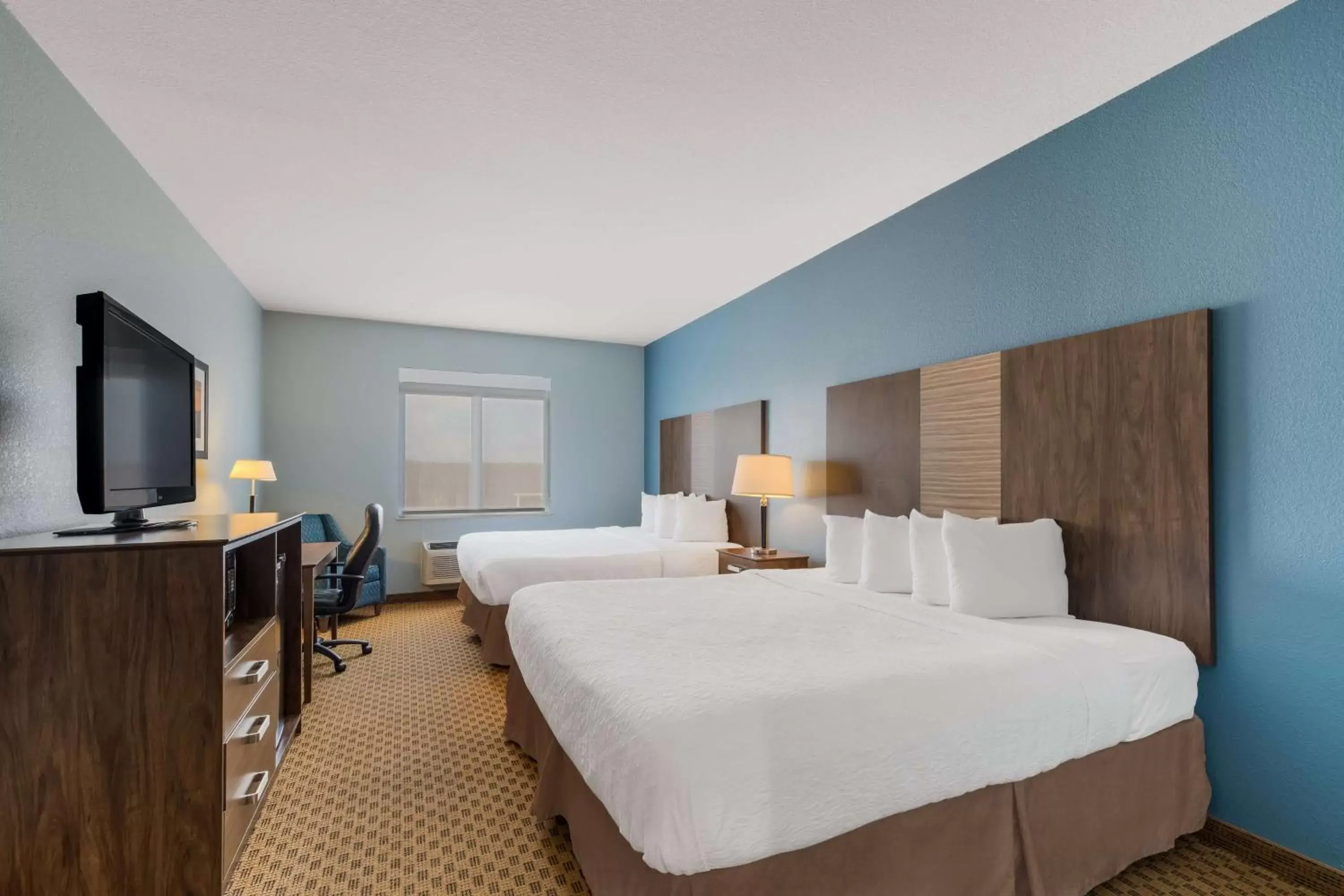 Bedroom, Bed in Best Western South Plains Inn & Suites