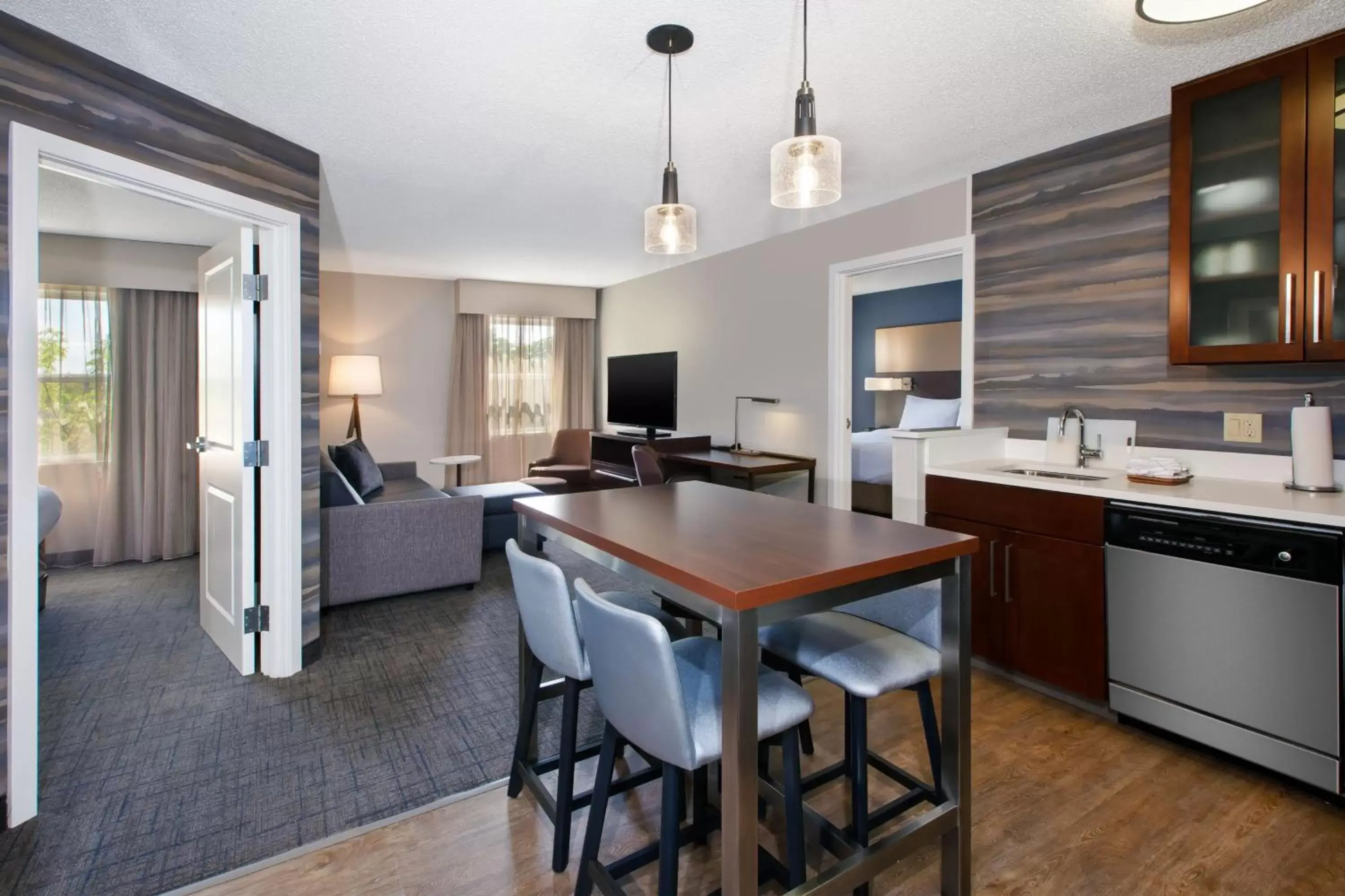 Bedroom, Kitchen/Kitchenette in Residence Inn by Marriott Ann Arbor North