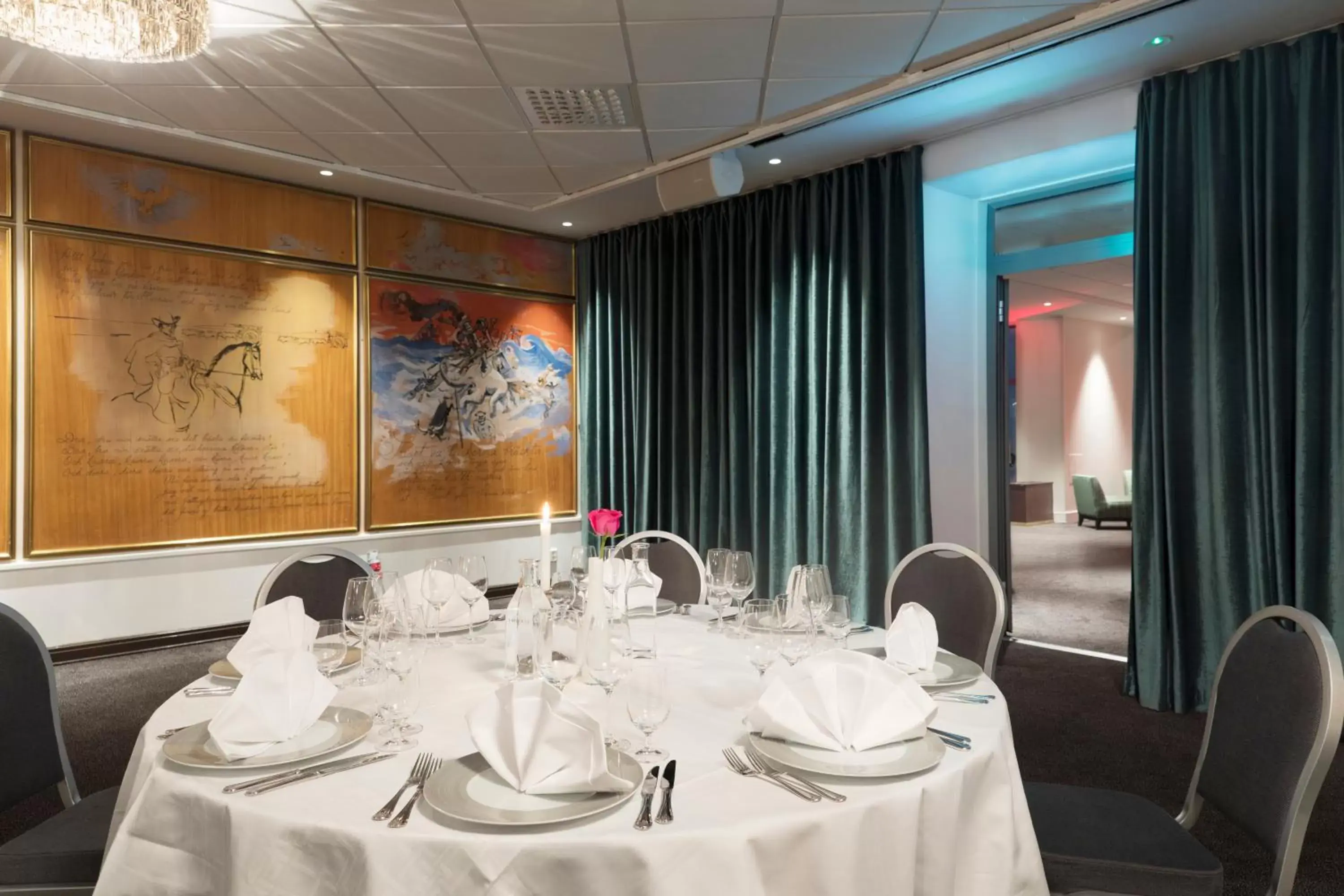 Banquet/Function facilities, Restaurant/Places to Eat in Elite Park Avenue Hotel