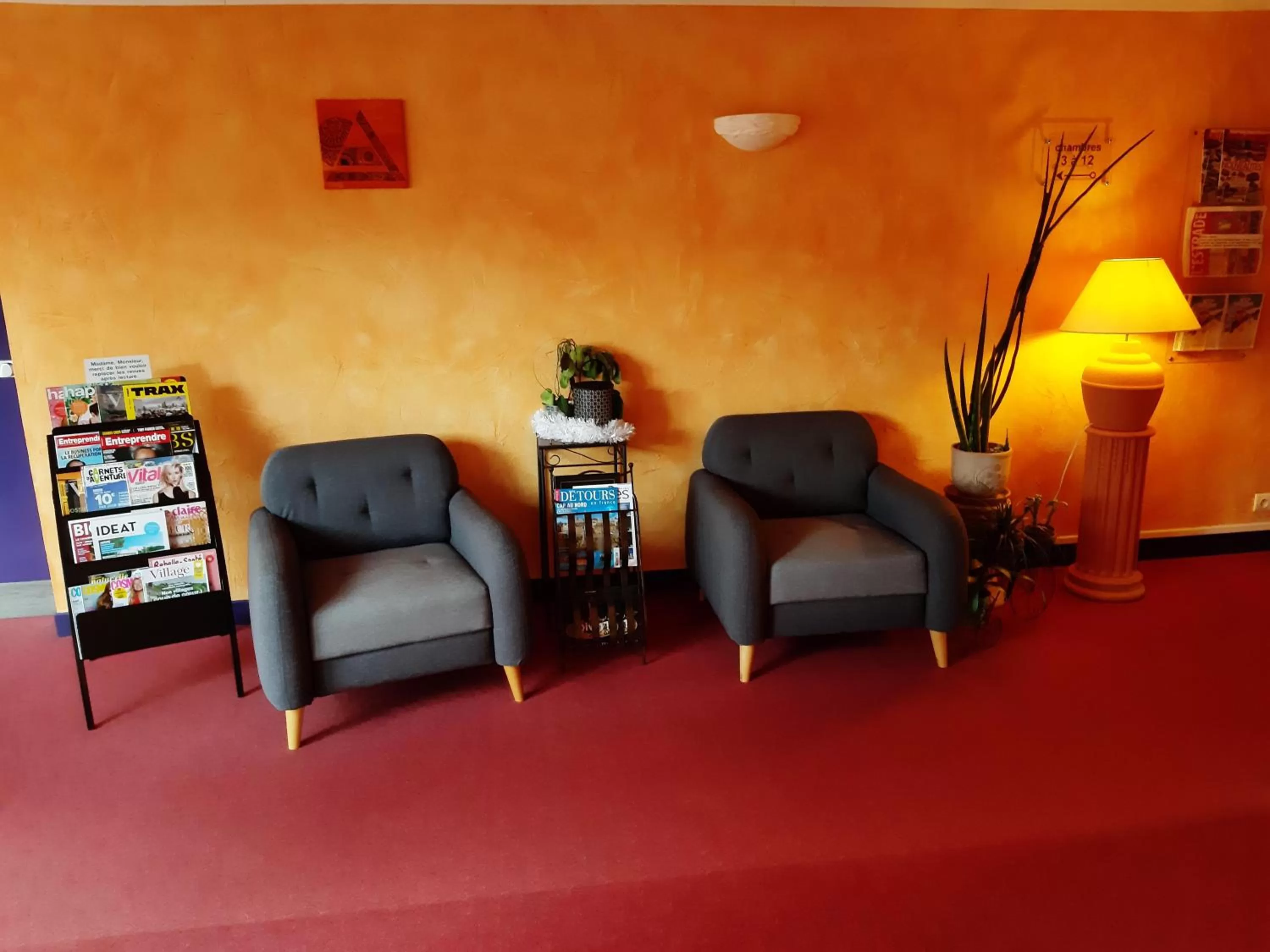 Library in Logis Hôtel Atrium Epinal Golbey