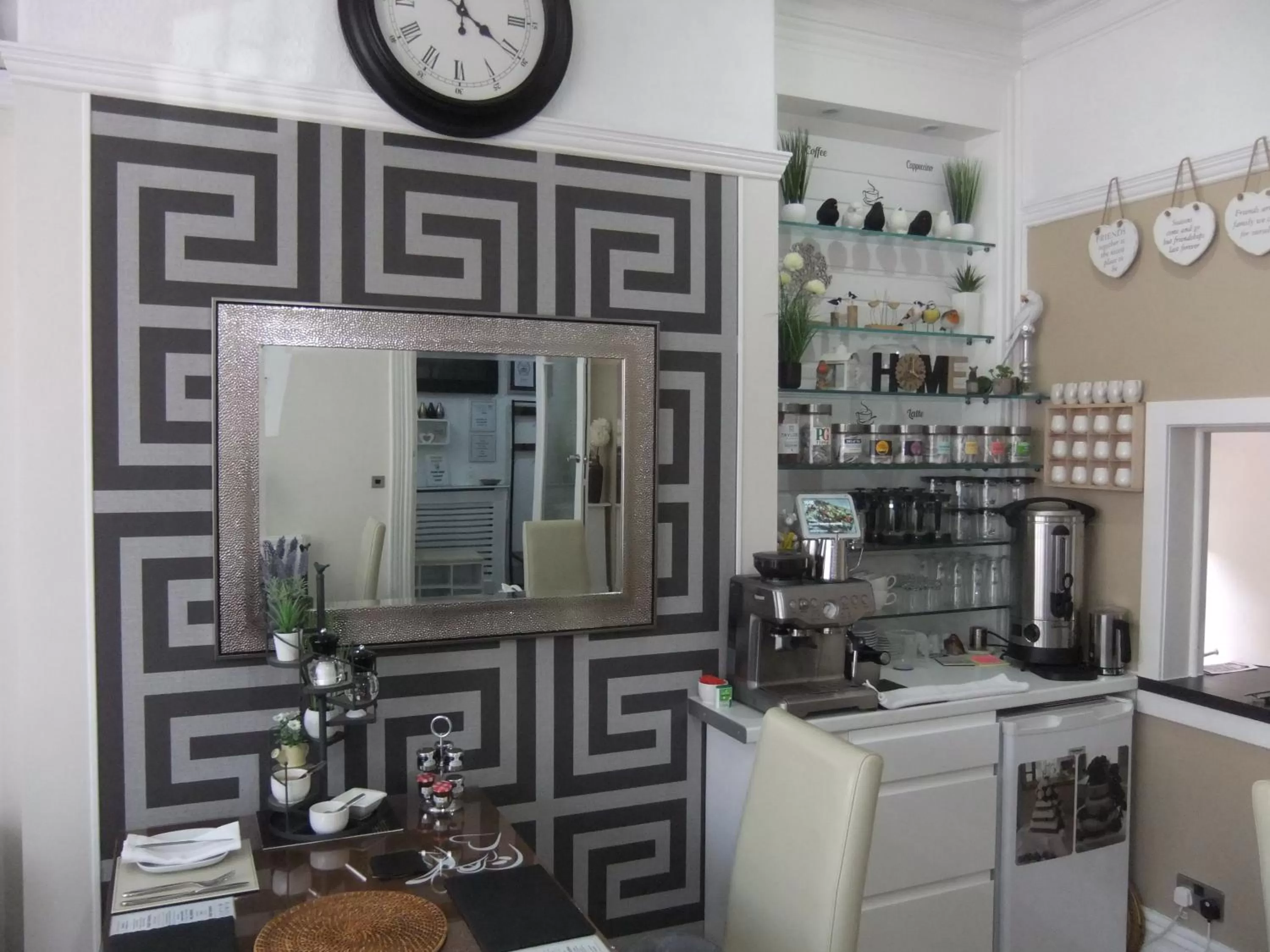 Dining area in FourRooms - Couples Only