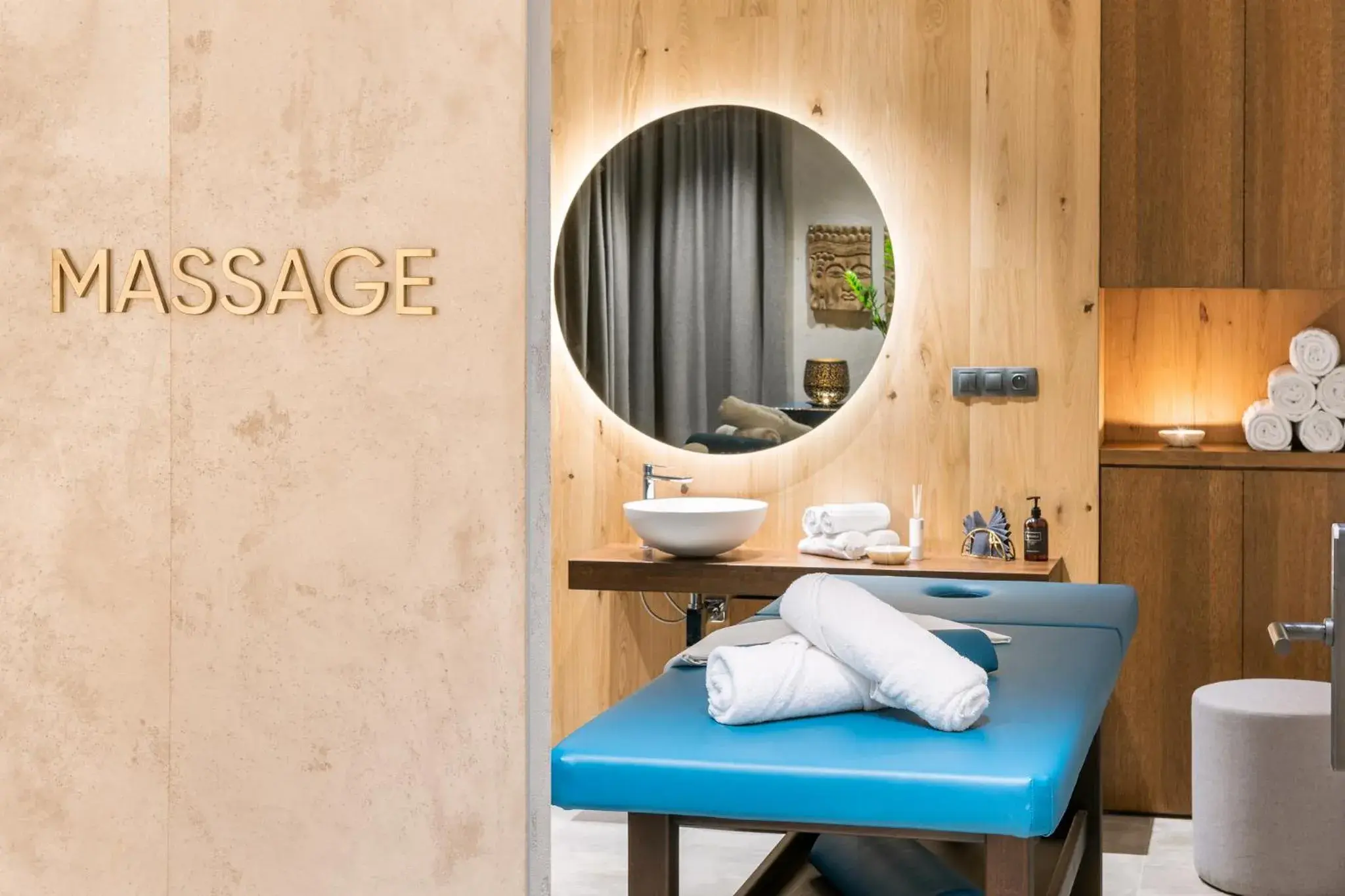 Massage in MOSAIC HOUSE Design Hotel