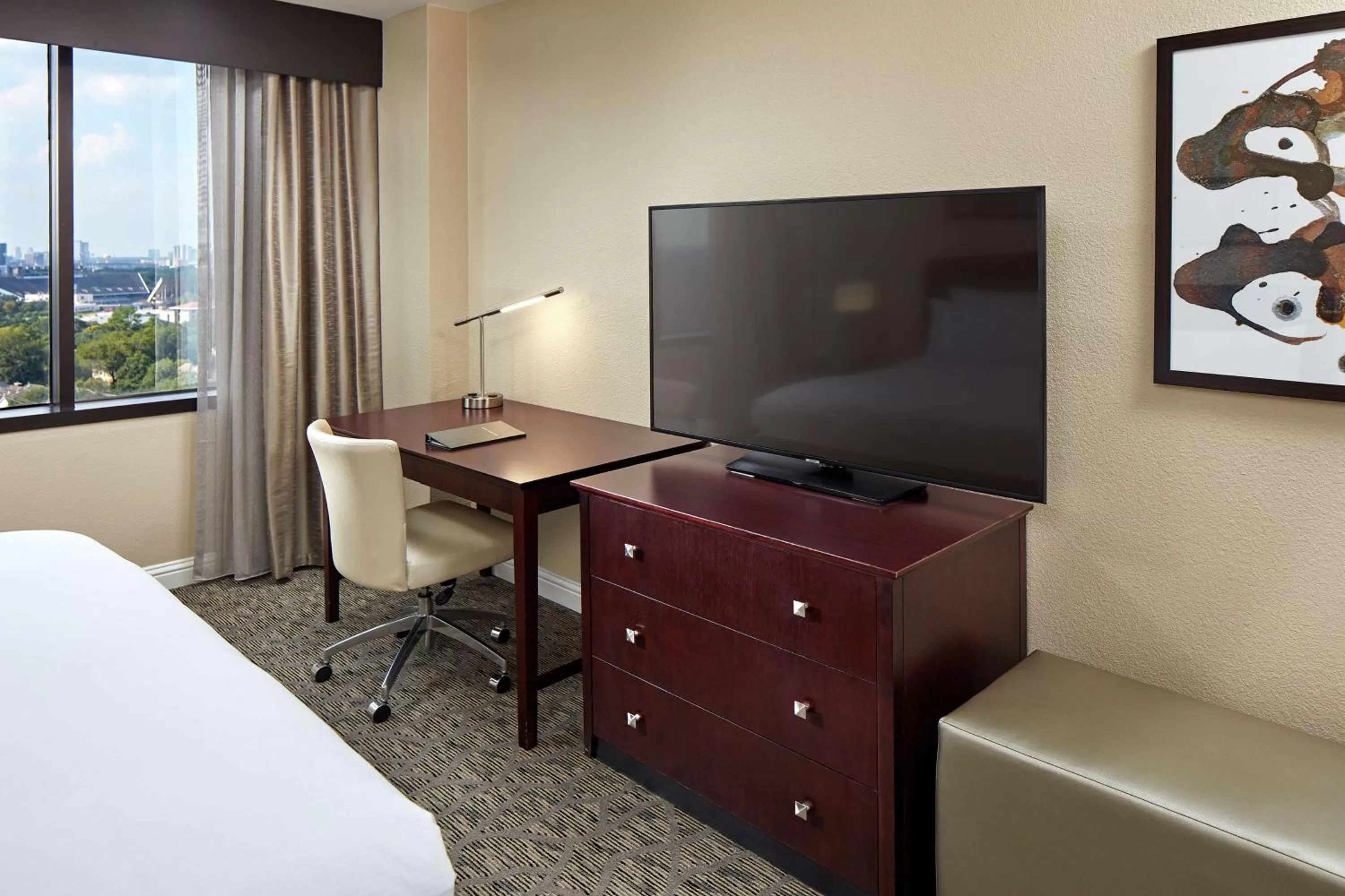 Bedroom, Bed in Hilton Houston Plaza/Medical Center