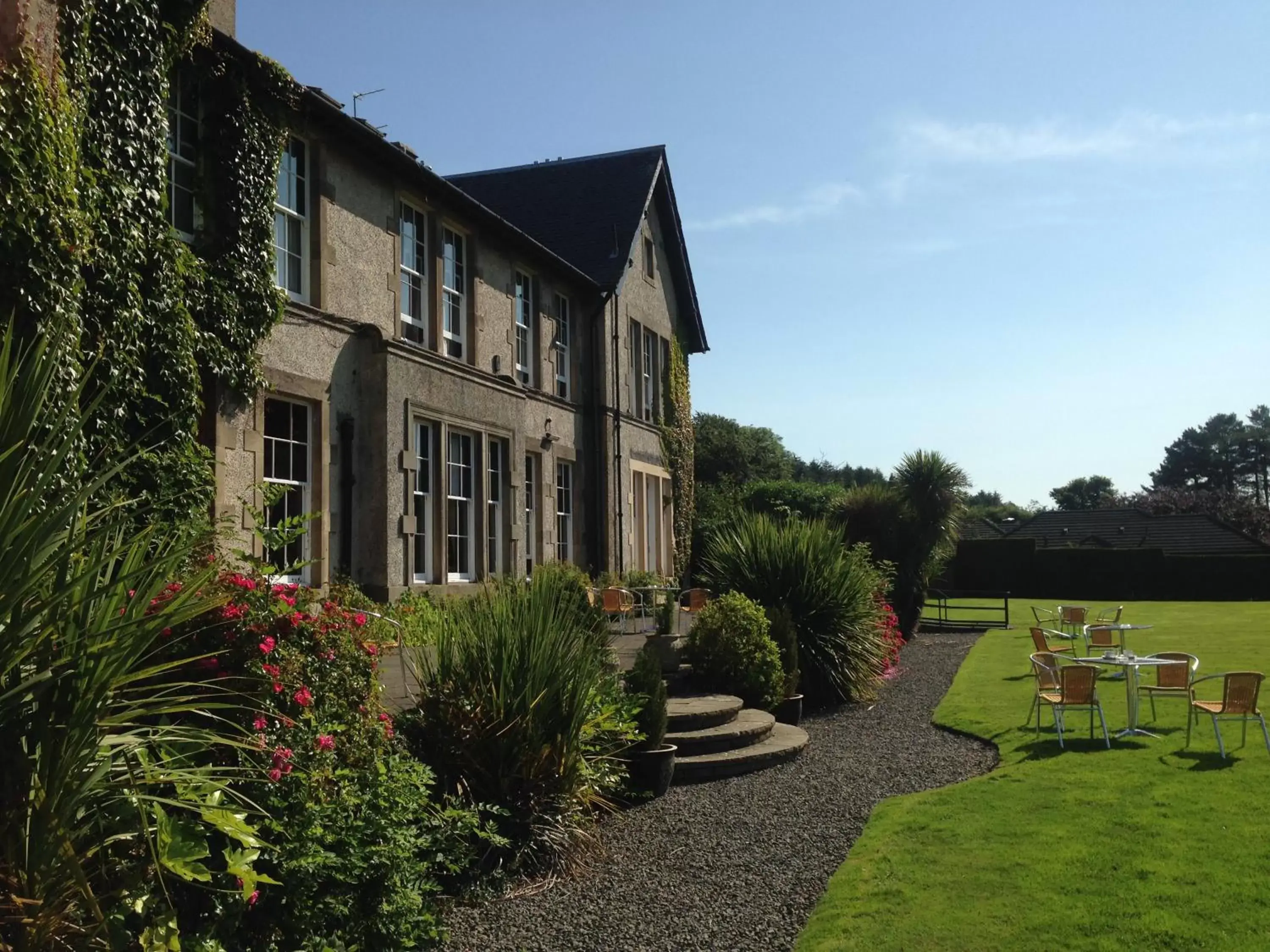 Property Building in Best Western Balgeddie House Hotel