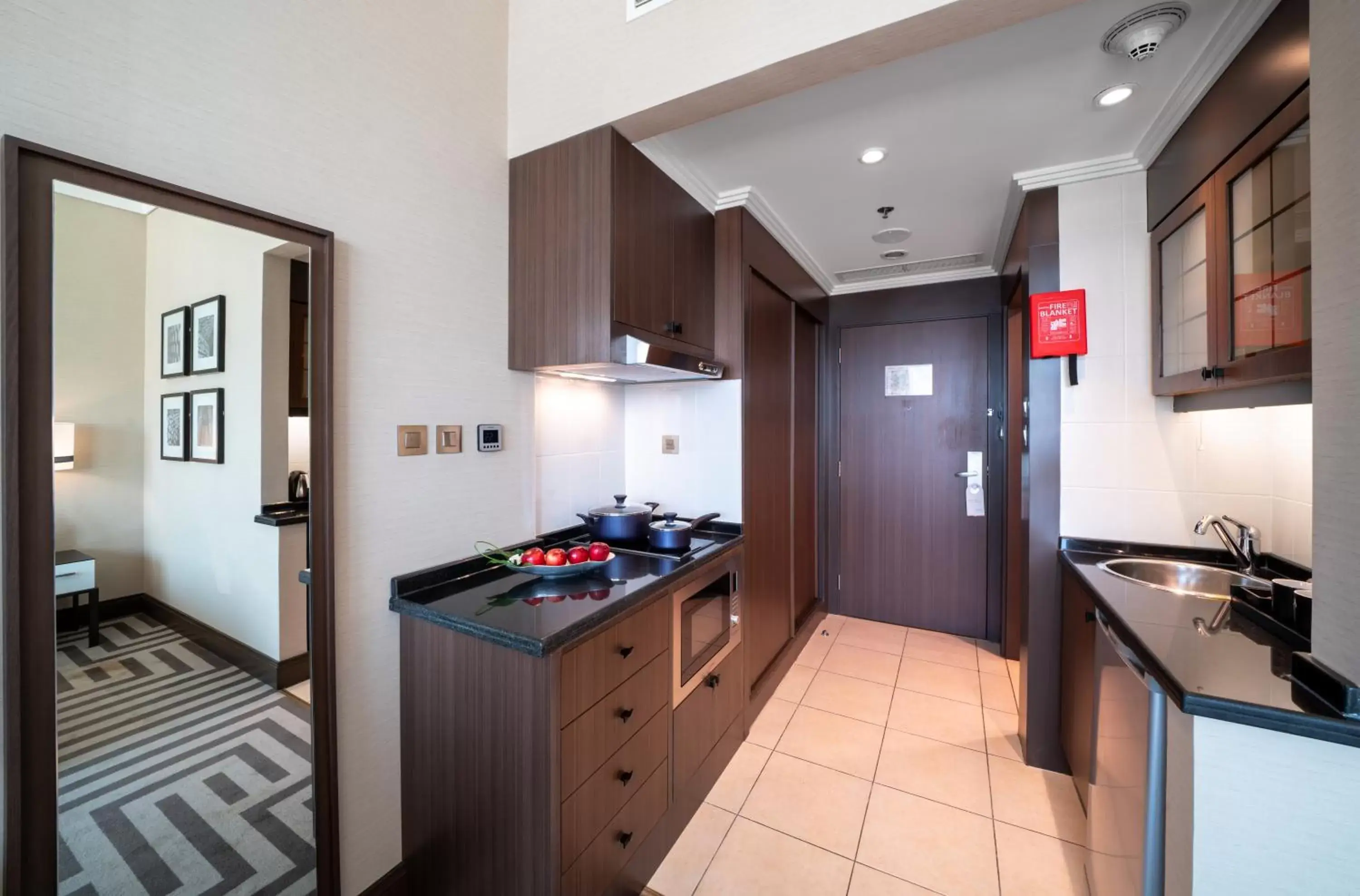 Kitchen or kitchenette, Kitchen/Kitchenette in Al Maha Arjaan by Rotana