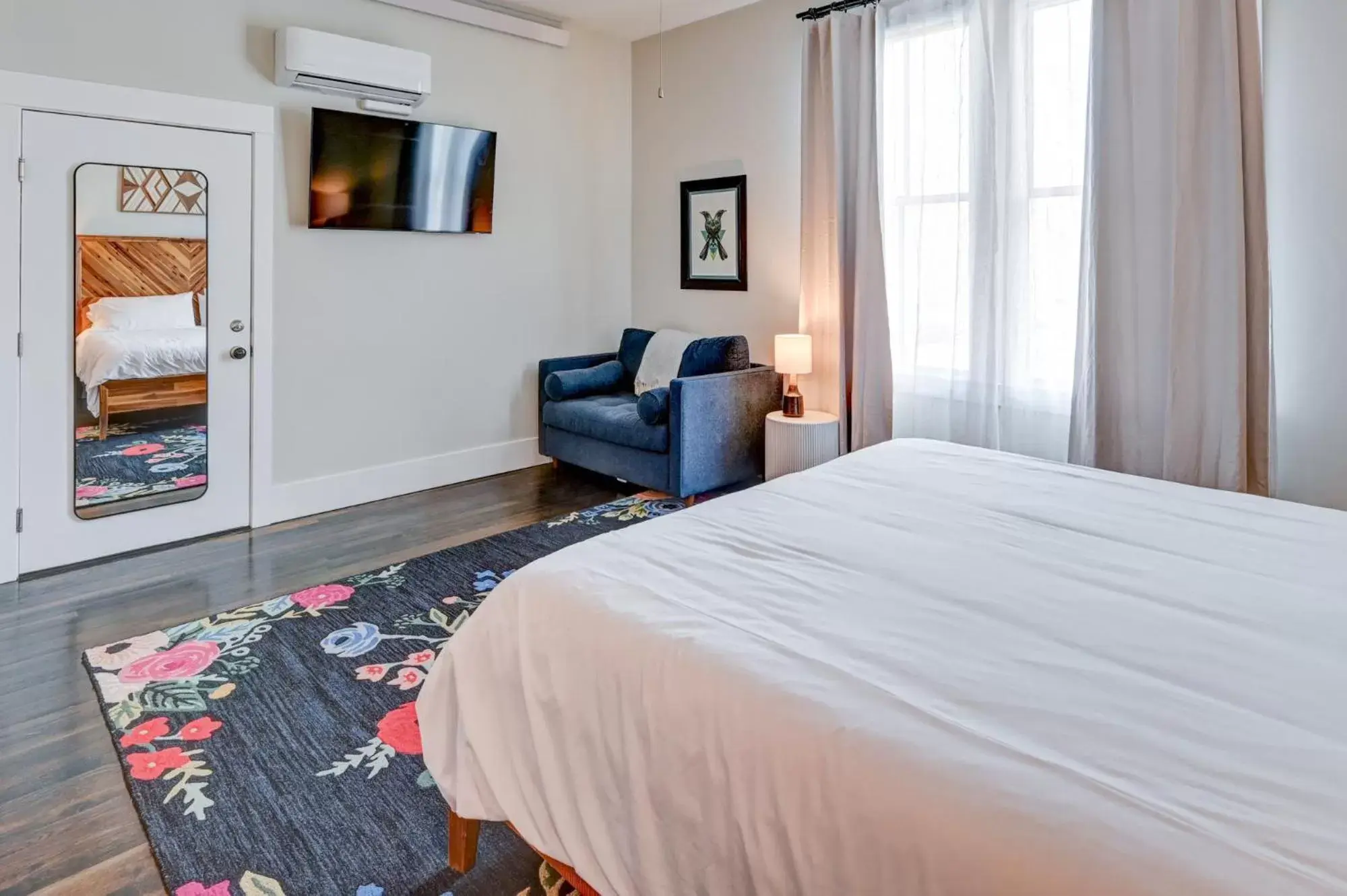 Bed in South Main Residences by Surf Hotel