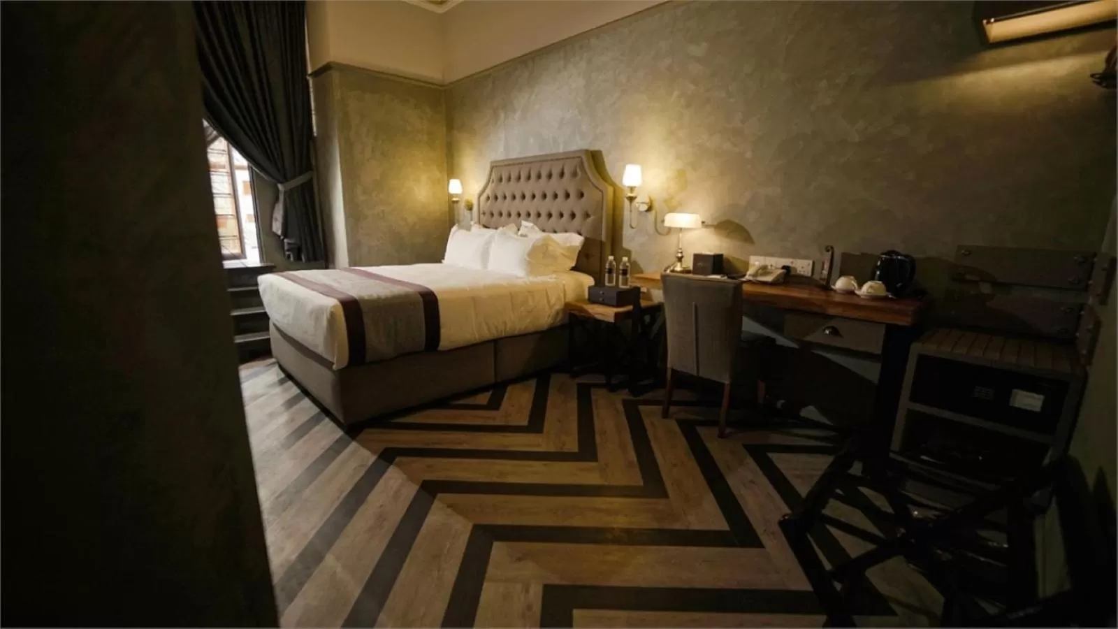 Photo of the whole room, Bed in 1969 Business Suites @ Ipoh Garden