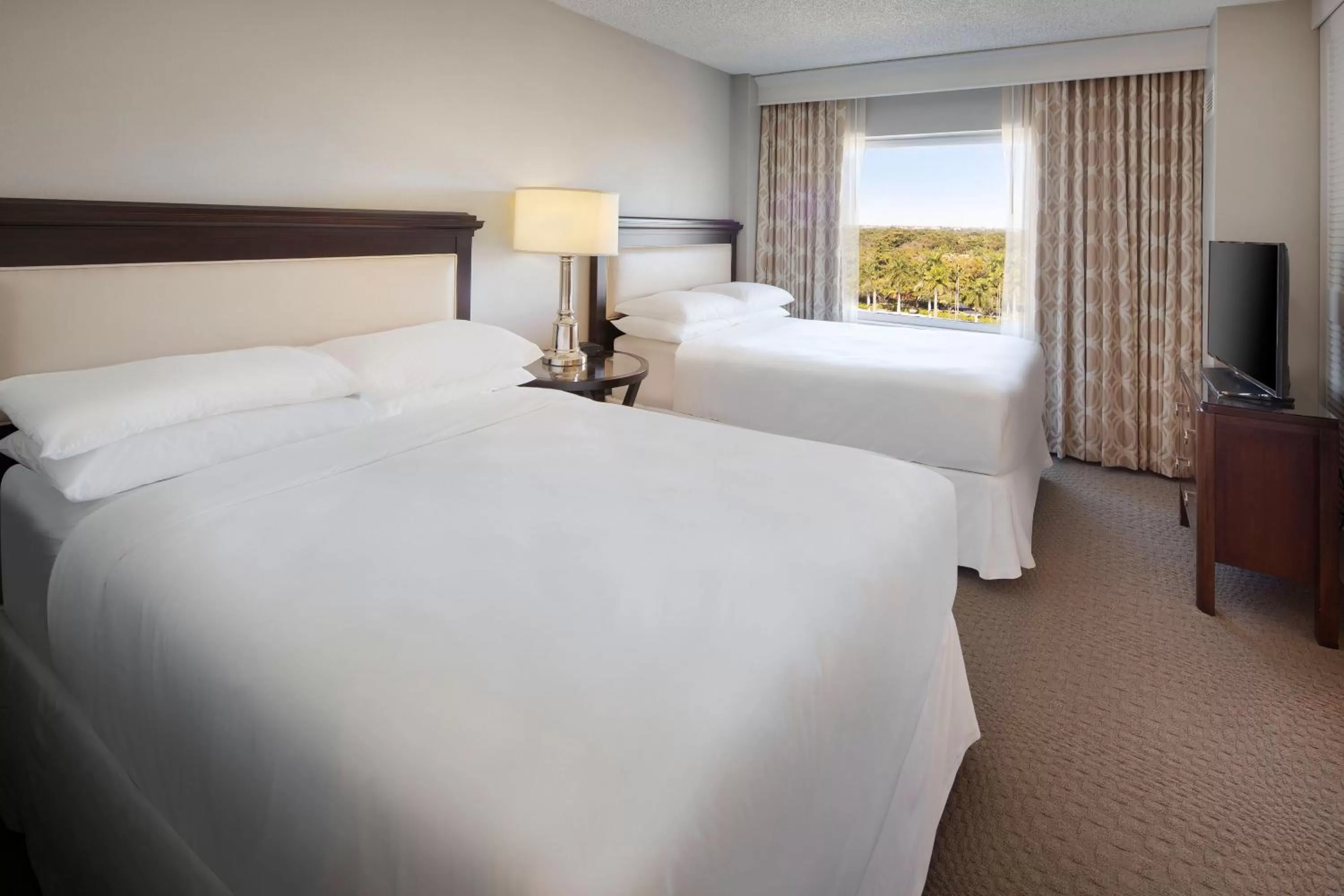 Bedroom, Bed in Sheraton Suites Fort Lauderdale West