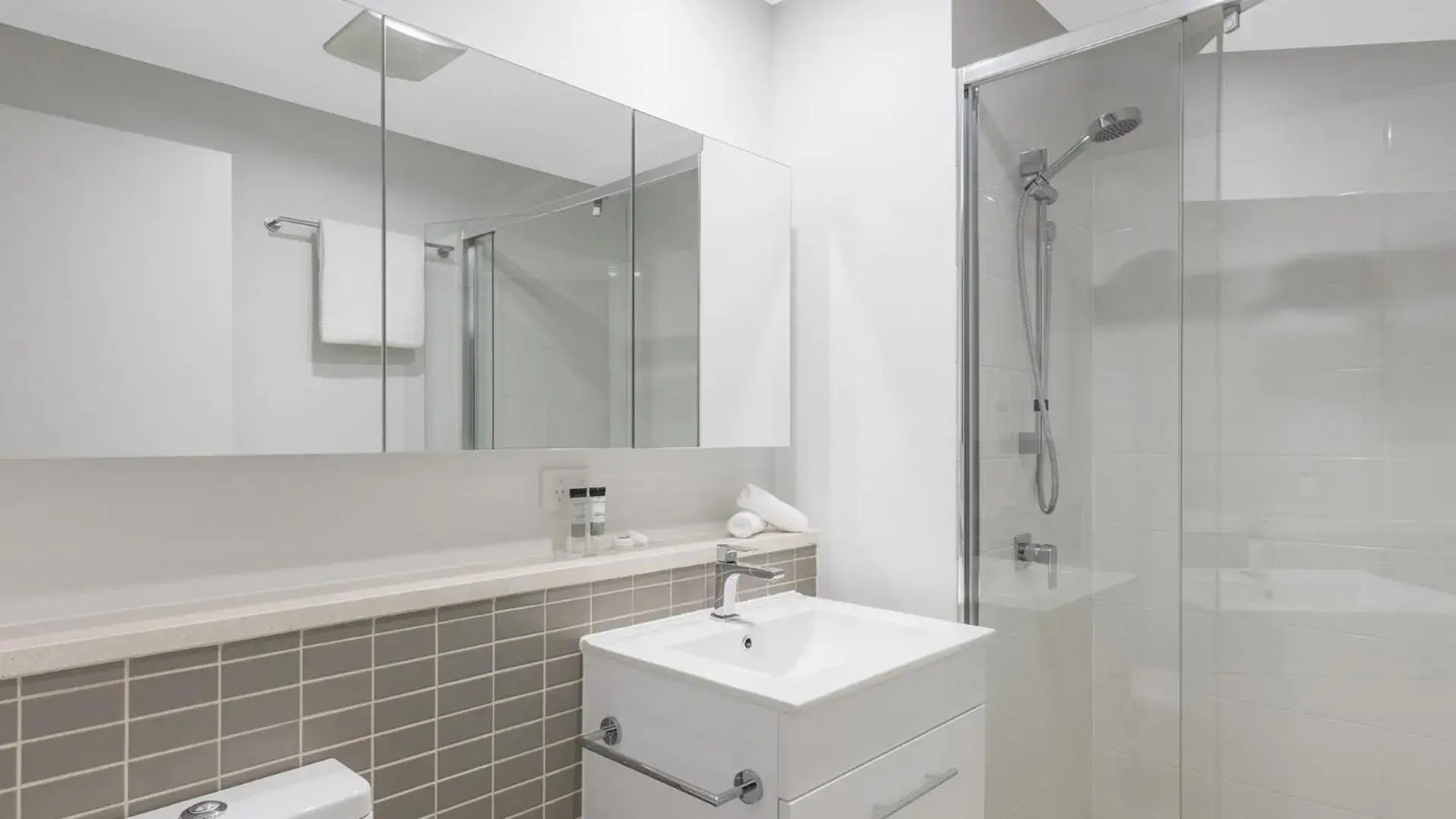 Bathroom in Oaks Brisbane Woolloongabba Suites