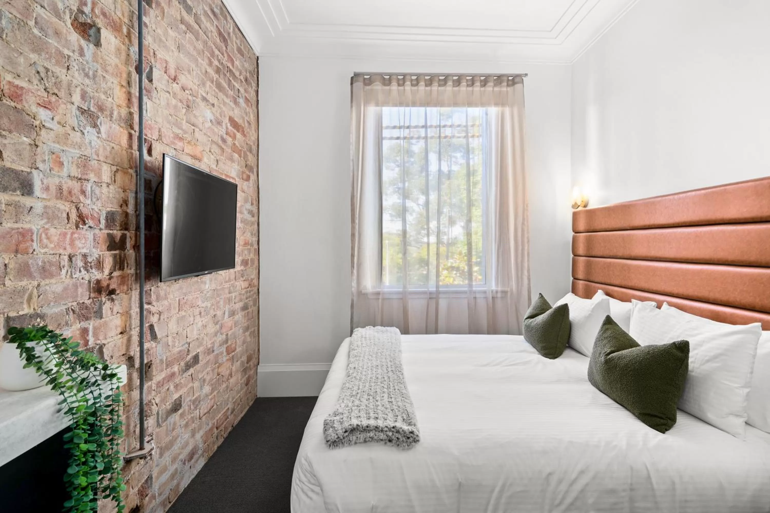 Quiet street view, Bed in Grand Hotel and Studios