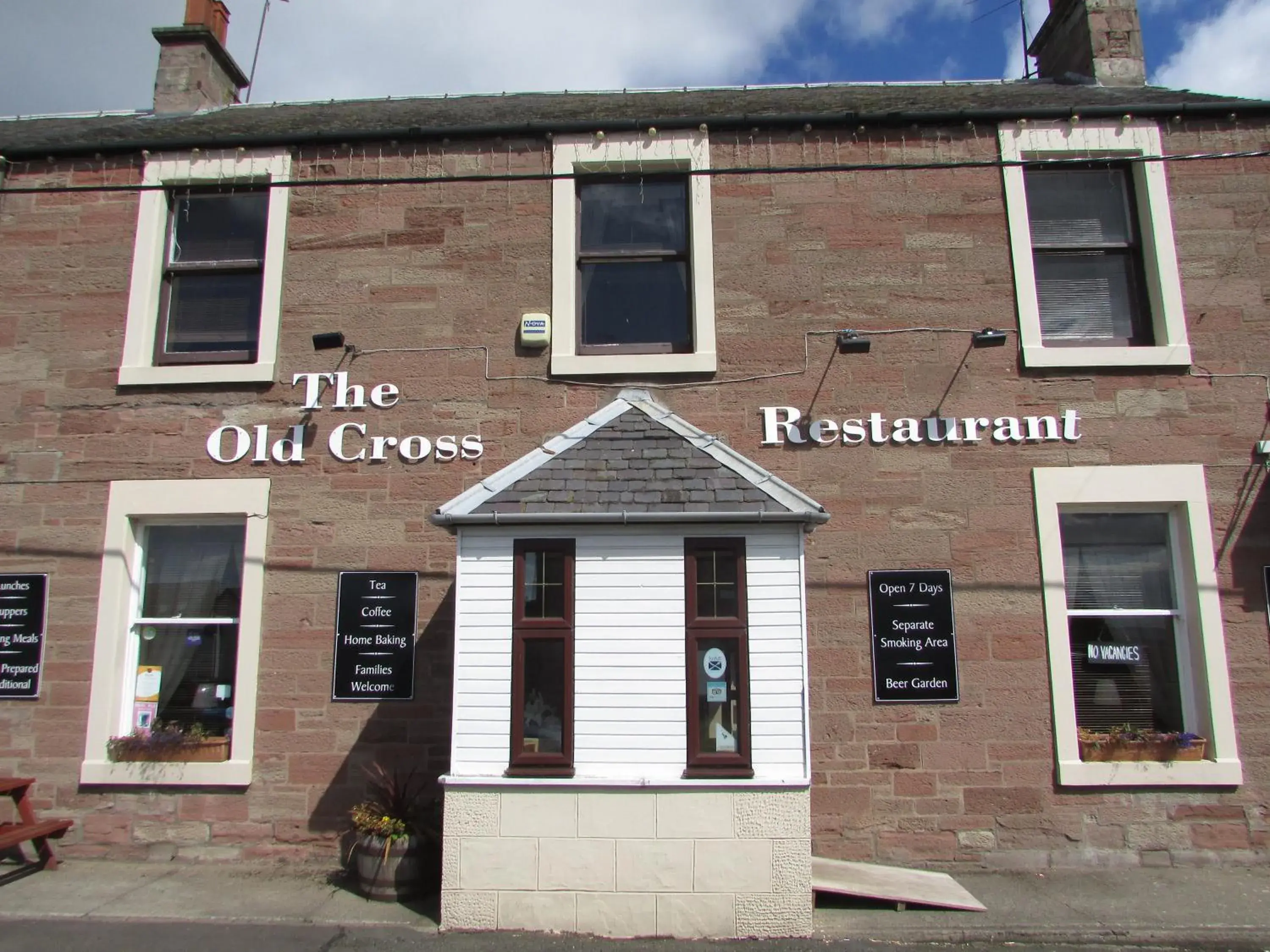 Facade/entrance, Property Building in The Old Cross Inn