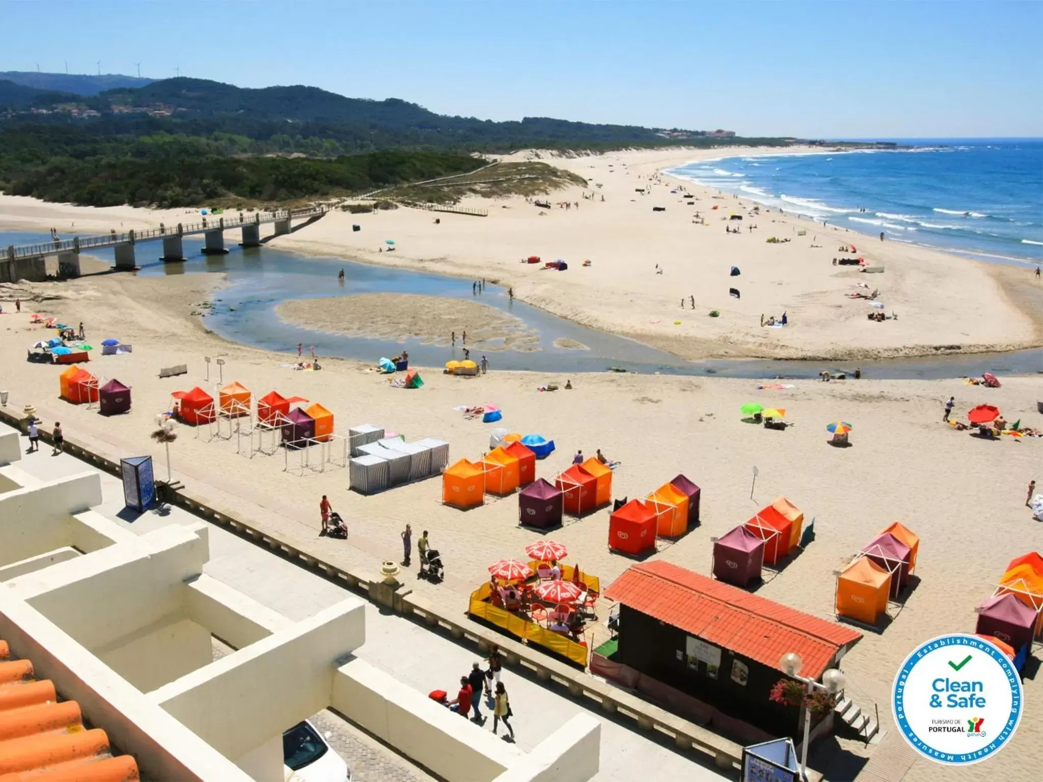 Facade/entrance, Beach in Albergaria Quim Barreiros