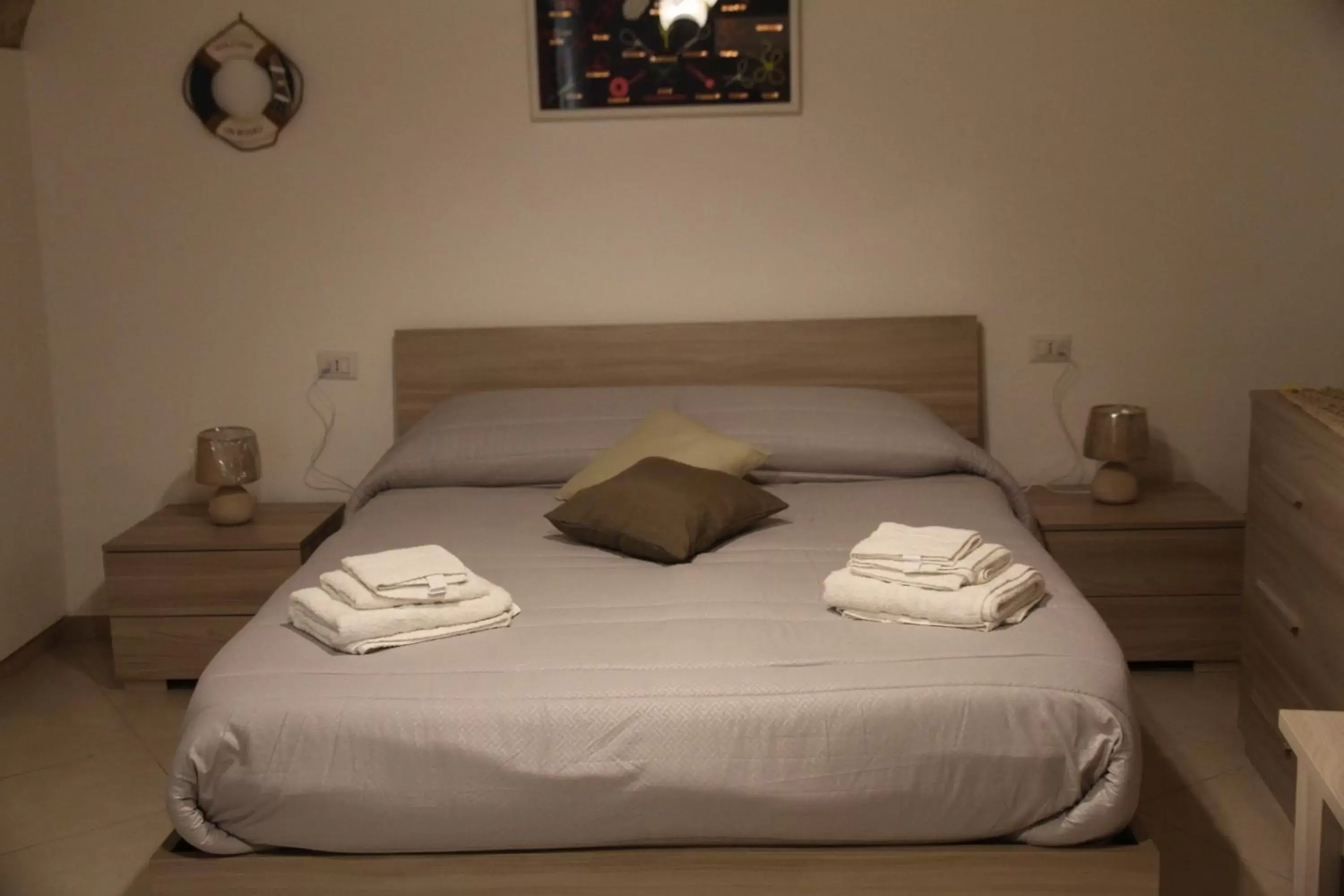 Bedroom, Bed in Mirabari
