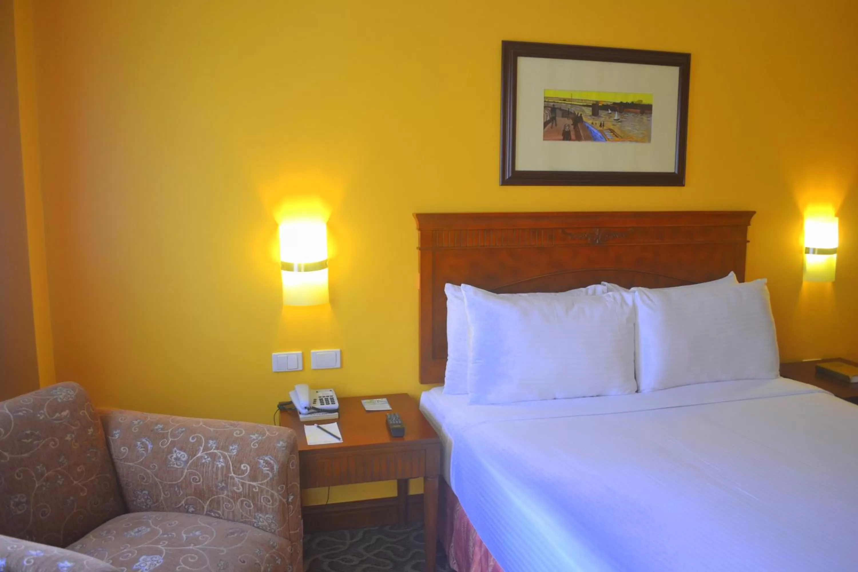 Seating area, Bed in Hotel Elizabeth - Baguio