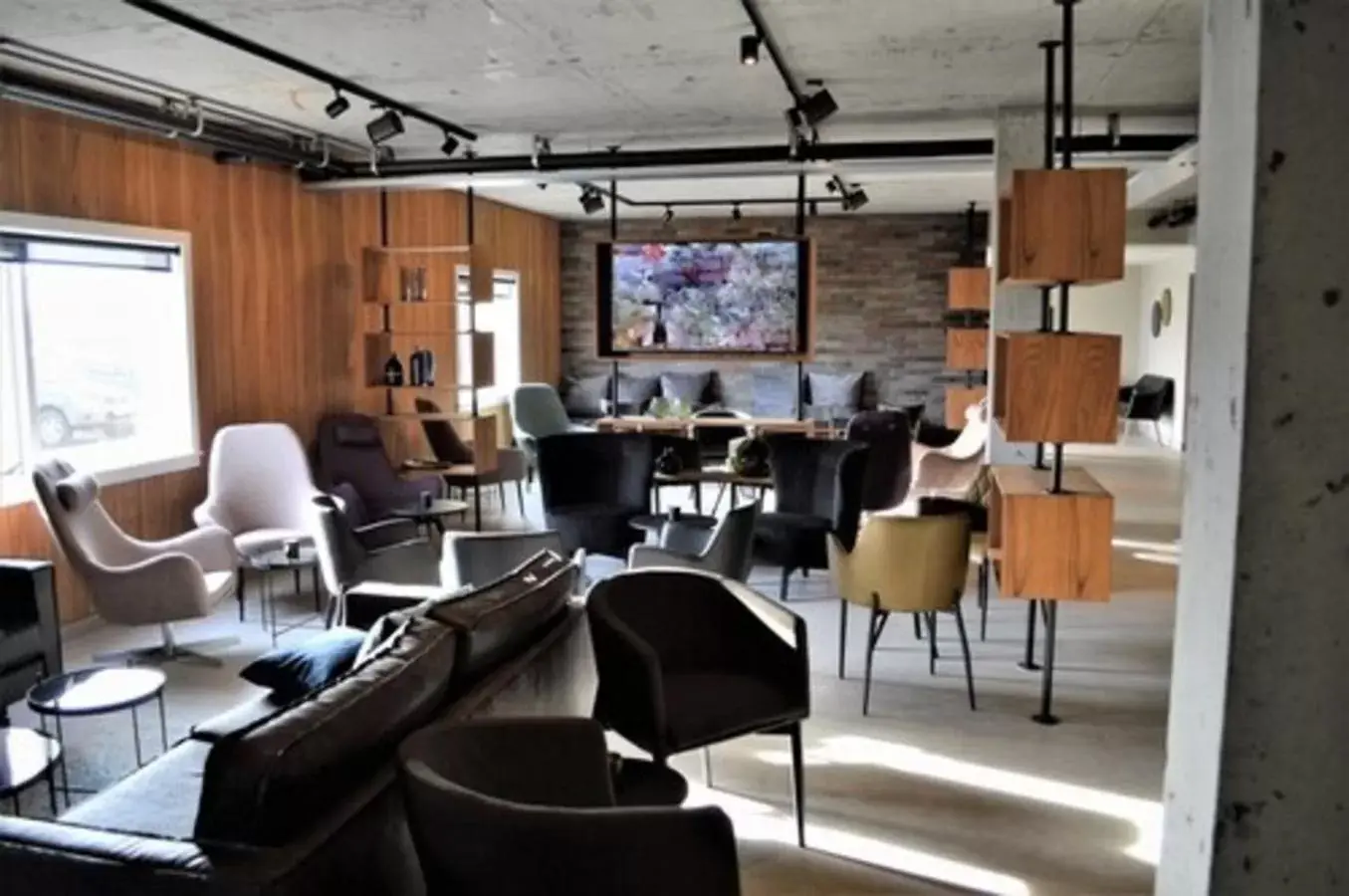 Lounge or bar, Restaurant/Places to Eat in Konvin Hotel by Reykjavik Keflavik Airport
