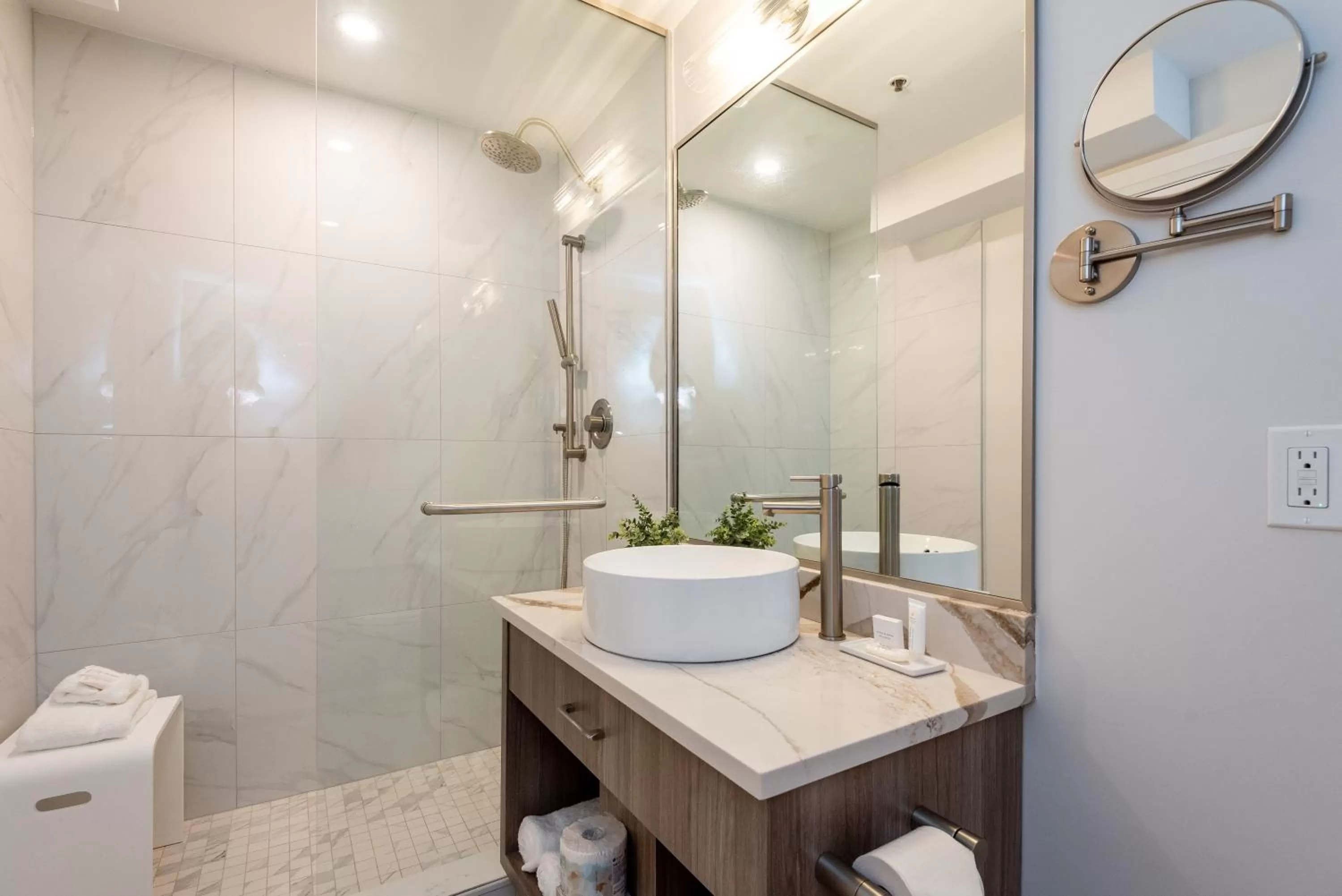 Shower in The Glenerin Inn