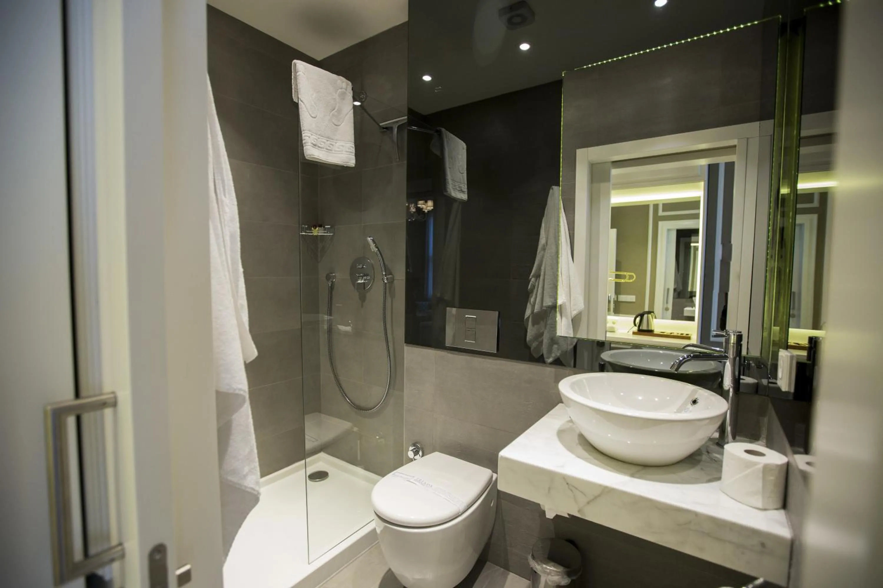 Shower in Triada Hotel Taksim - Special Category