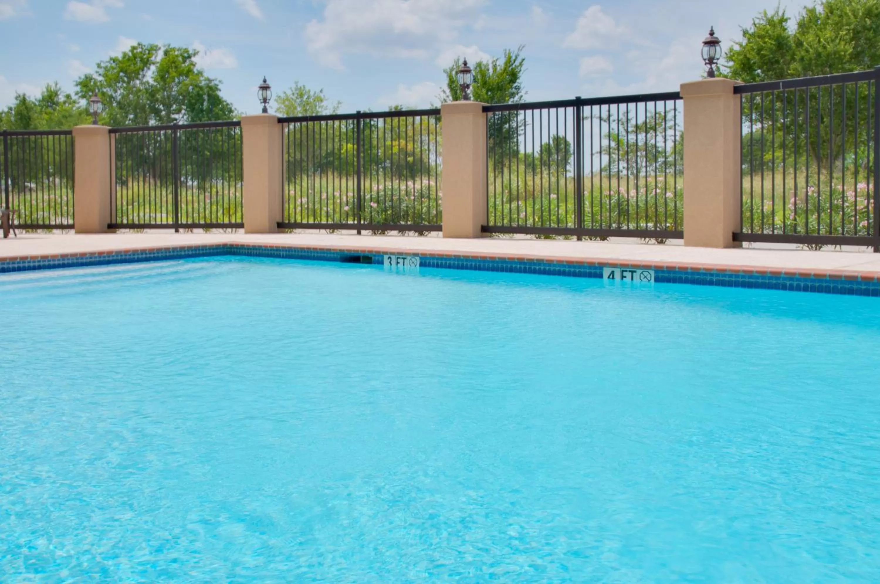 Swimming pool in Holiday Inn Express Hotel & Suites Houston Energy Corridor - West Oaks, an IHG Hotel