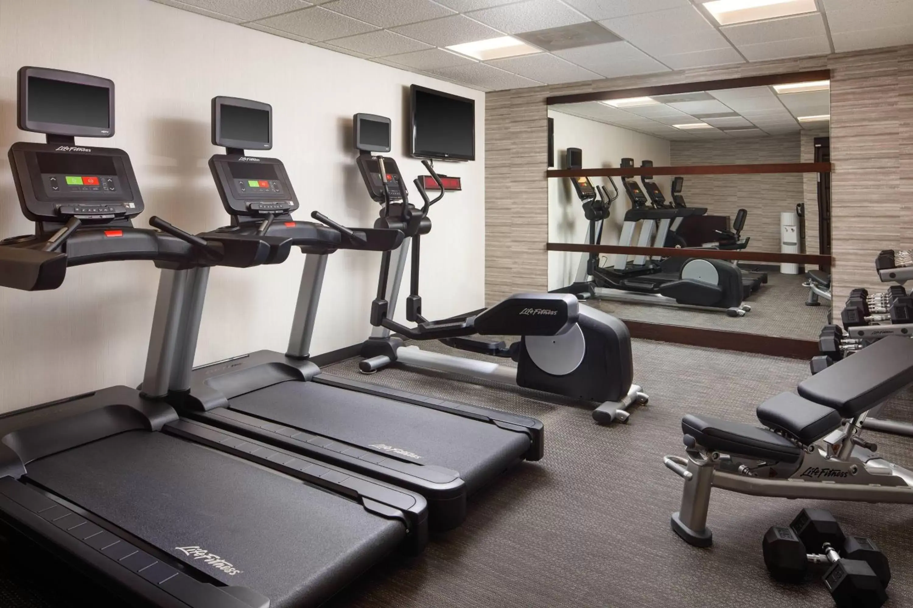 Fitness centre/facilities, Fitness Center/Facilities in Courtyard Indianapolis at the Capitol