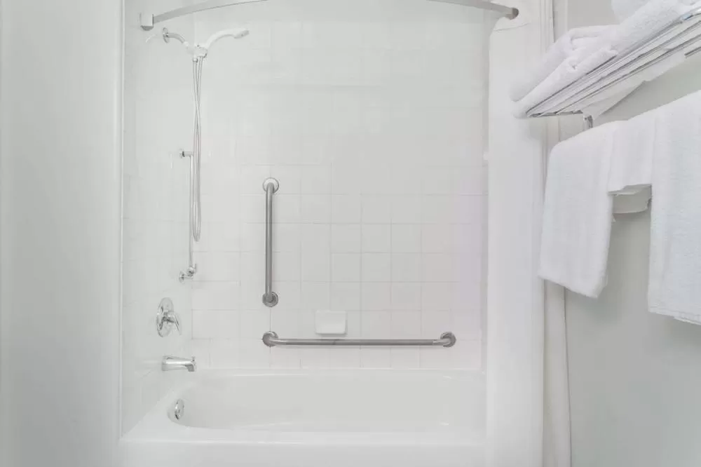 Super 8 by Wyndham Dauphin