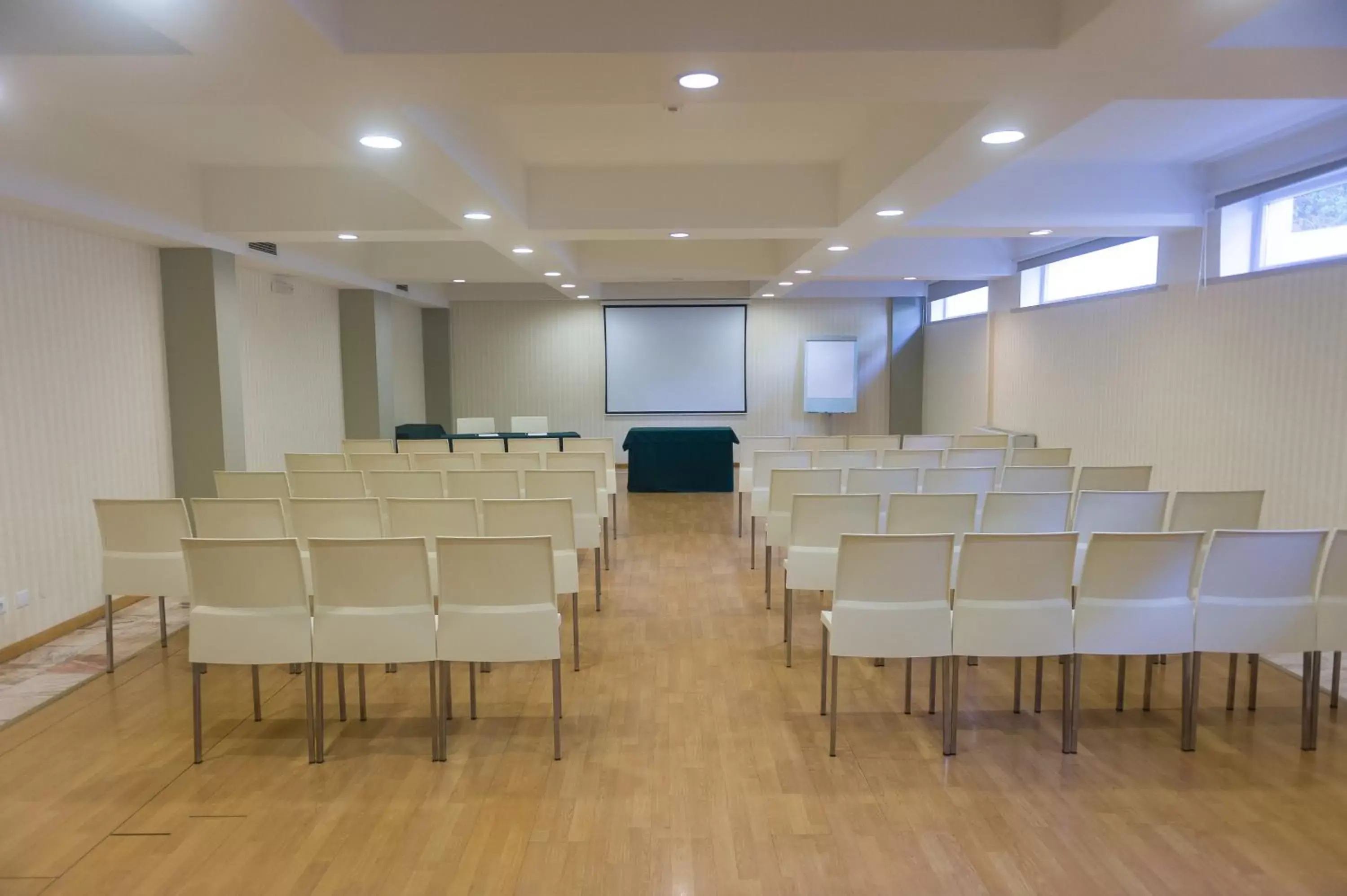 Meeting/conference room in Amazonia Jamor Hotel