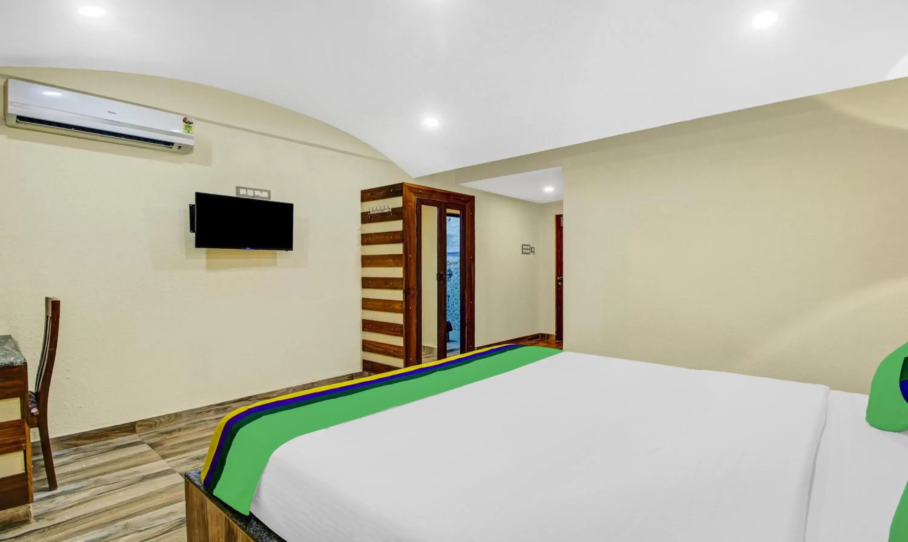 Bedroom, Bed in Treebo Majestic Palms, 2 Km From Colva Beach Bedroom, Bed in Treebo Majestic Palms, 2 Km From Colva Beach
