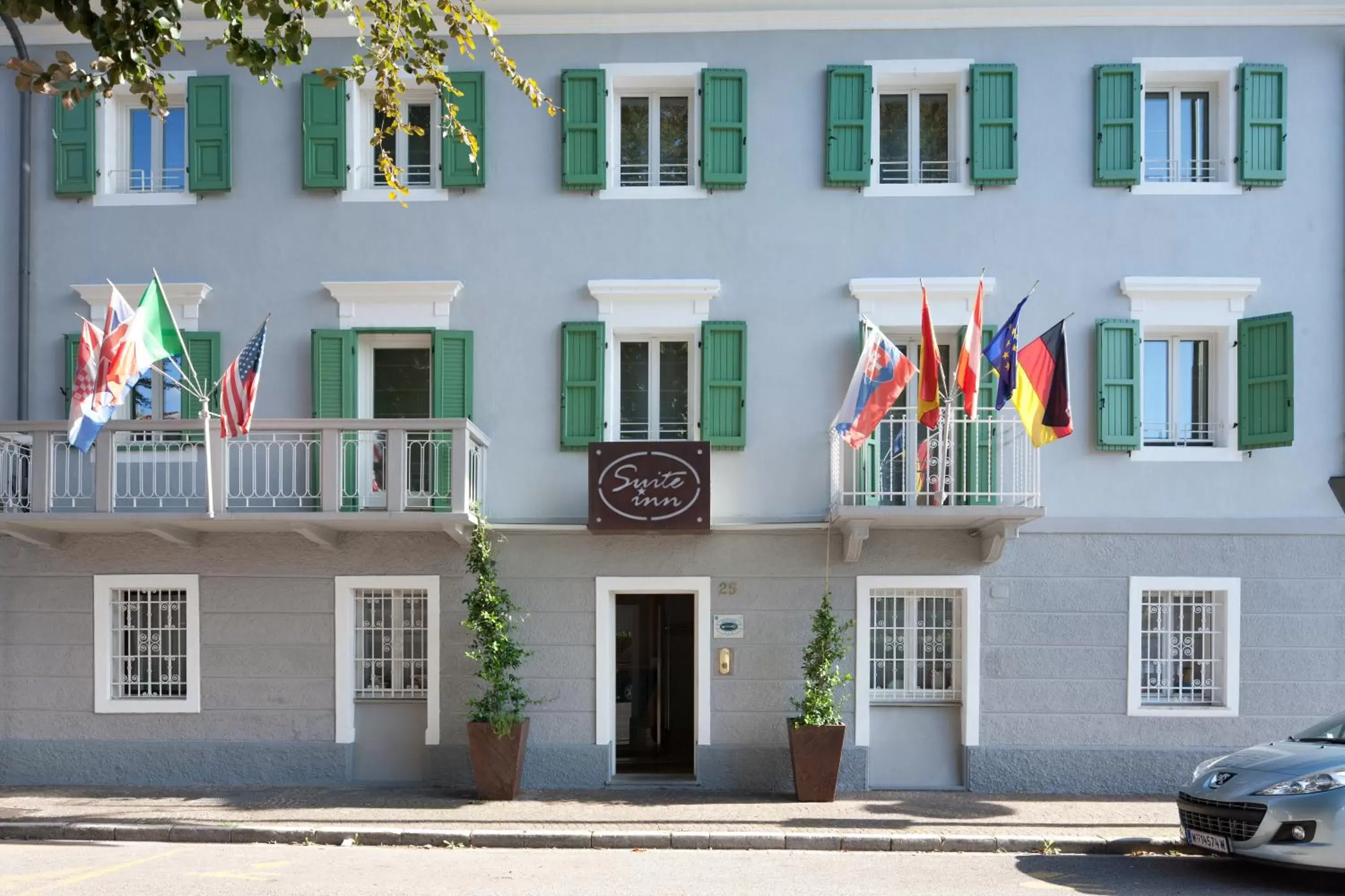 Facade/entrance, Property Building in Hotel Suite Inn